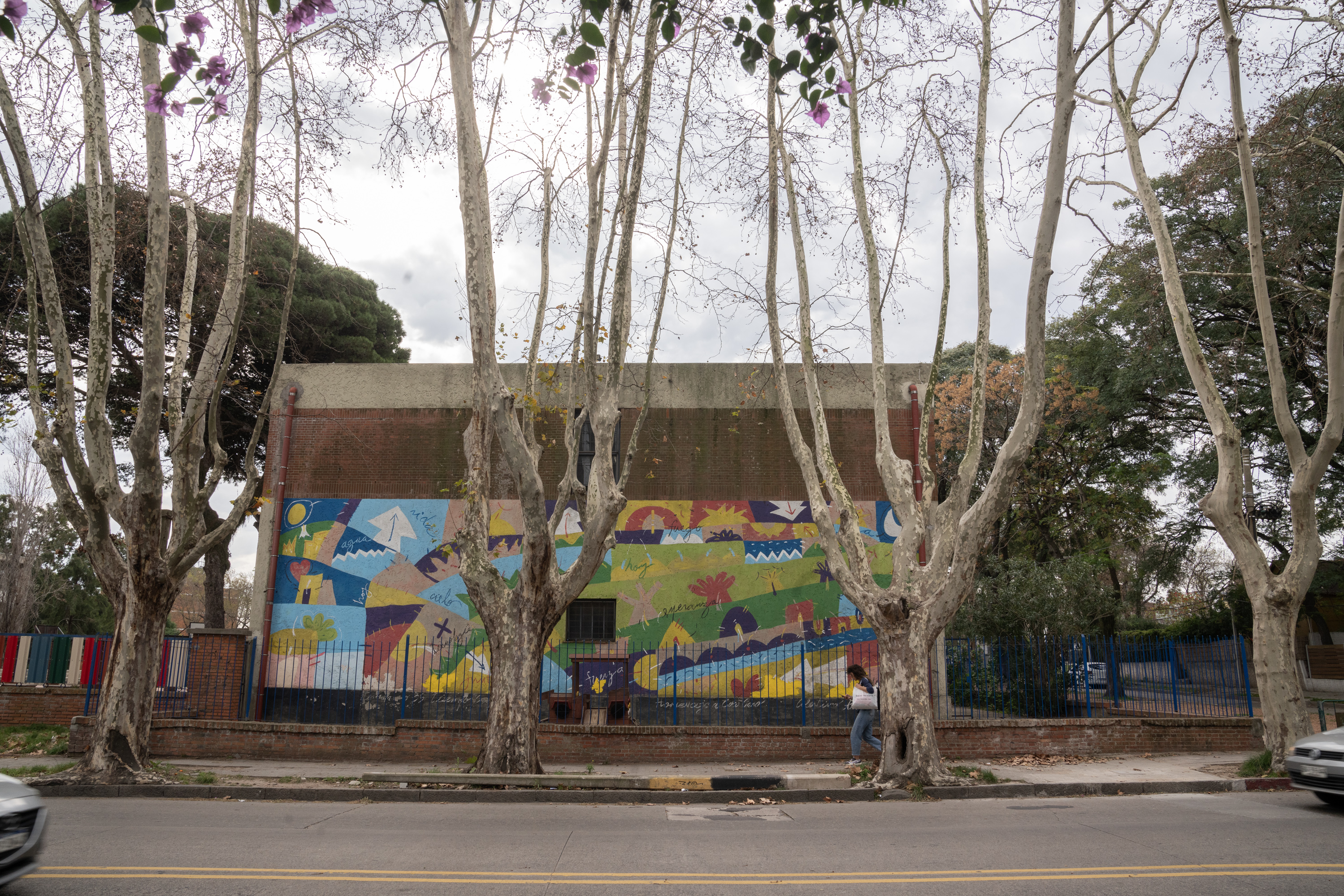 Montevideo avanza camino a clase: recorrida por la escuela: Nro. 35 República de Guatemala