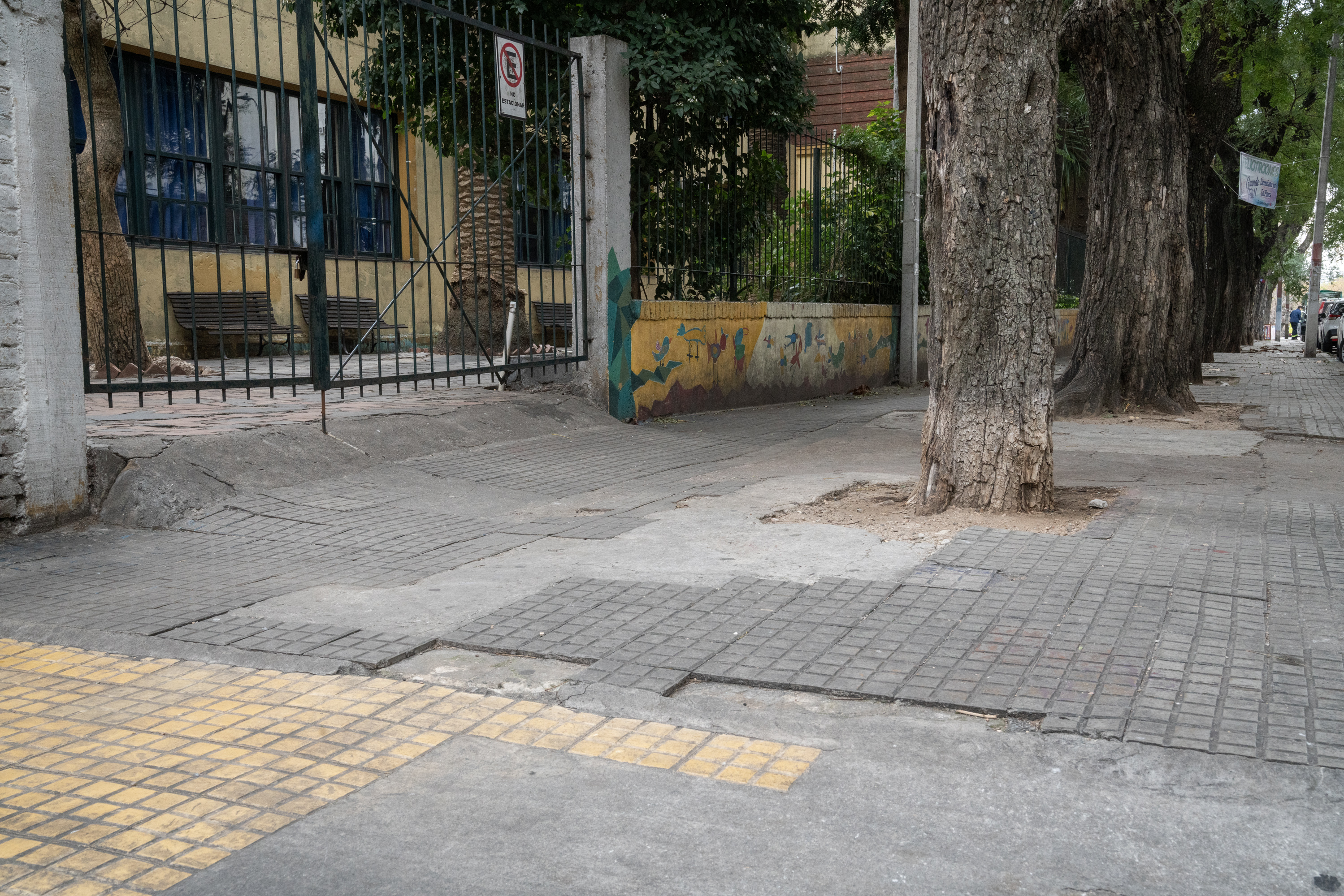 Montevideo avanza camino a clase: recorrida por la escuela: Nro. 32 Simón Bolivar