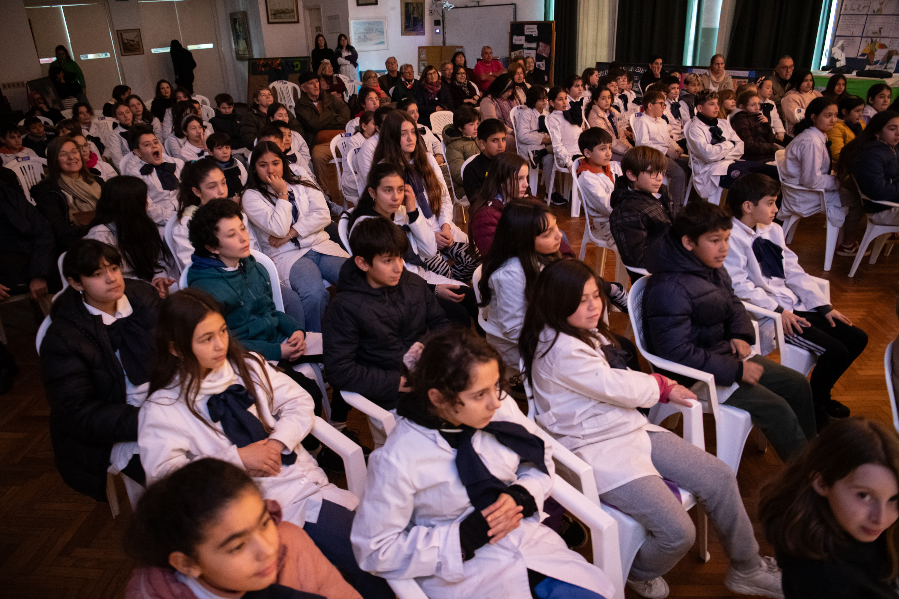 Lectura de Hay barullo en El Resorte , de Juceca, en la escuela Nº 5 de Punta del Este