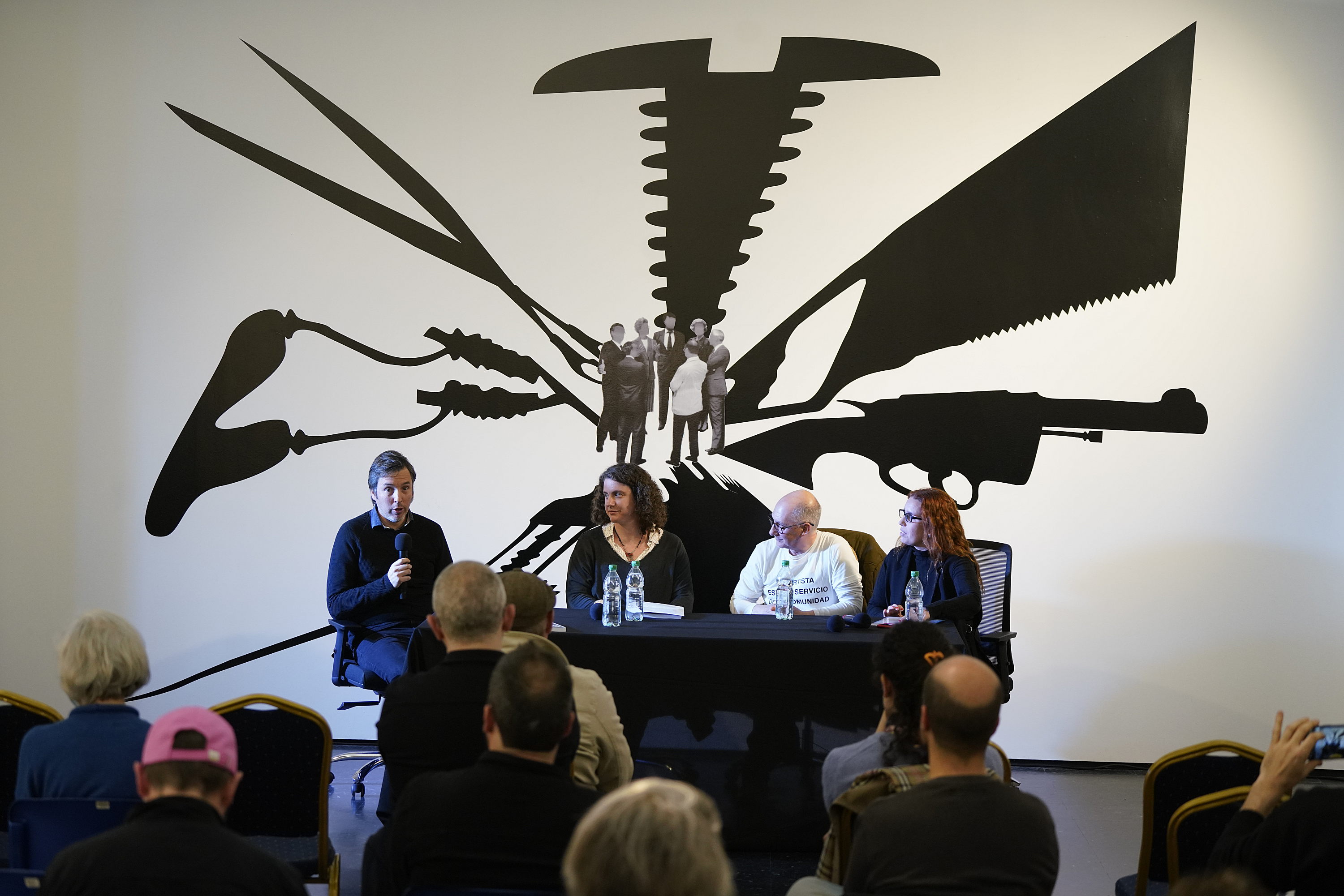 Presentación del catálogo de la exposición 50 años, en el centro de exposiciones Subte