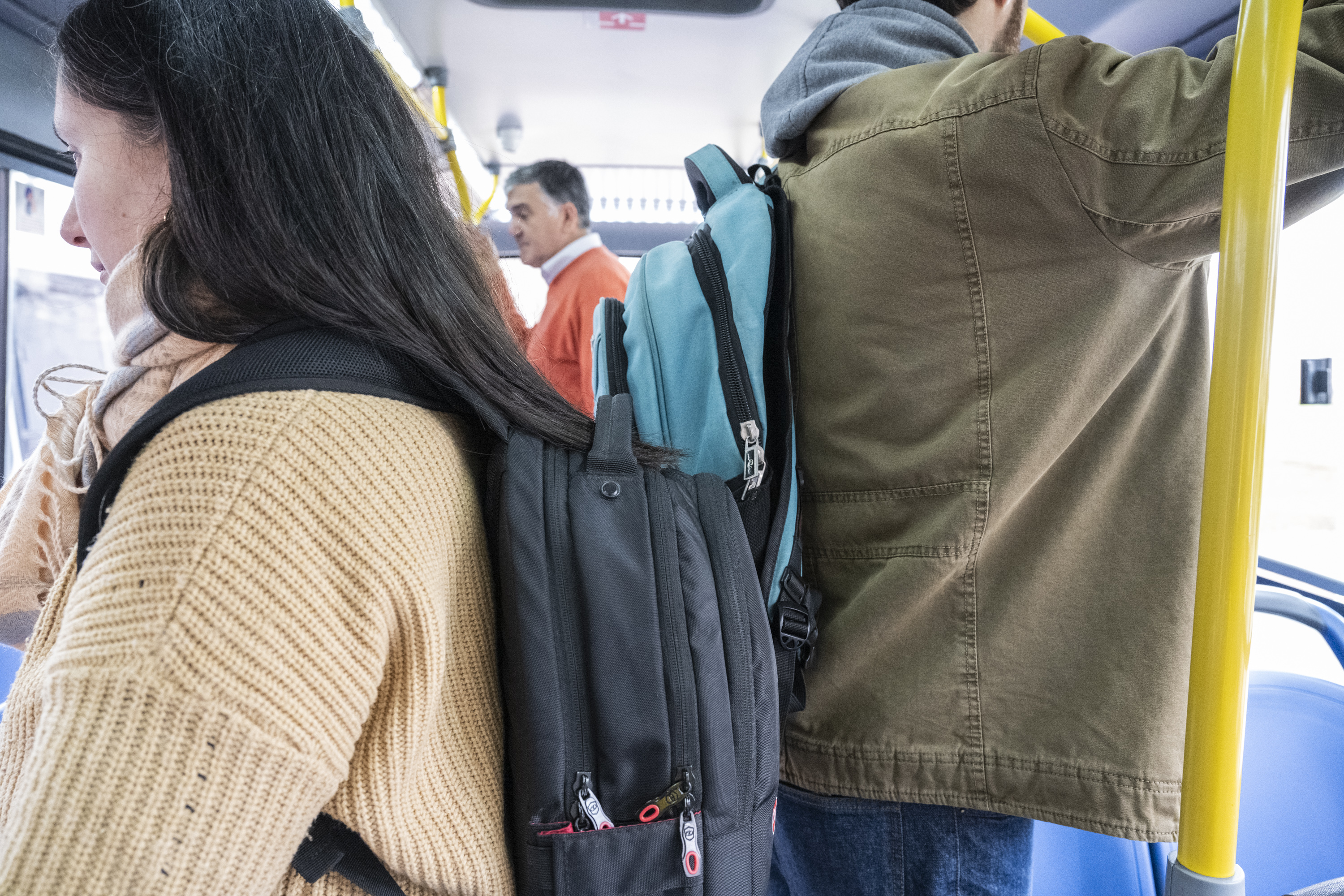 Uso de mochilas en el transporte público de Montevideo