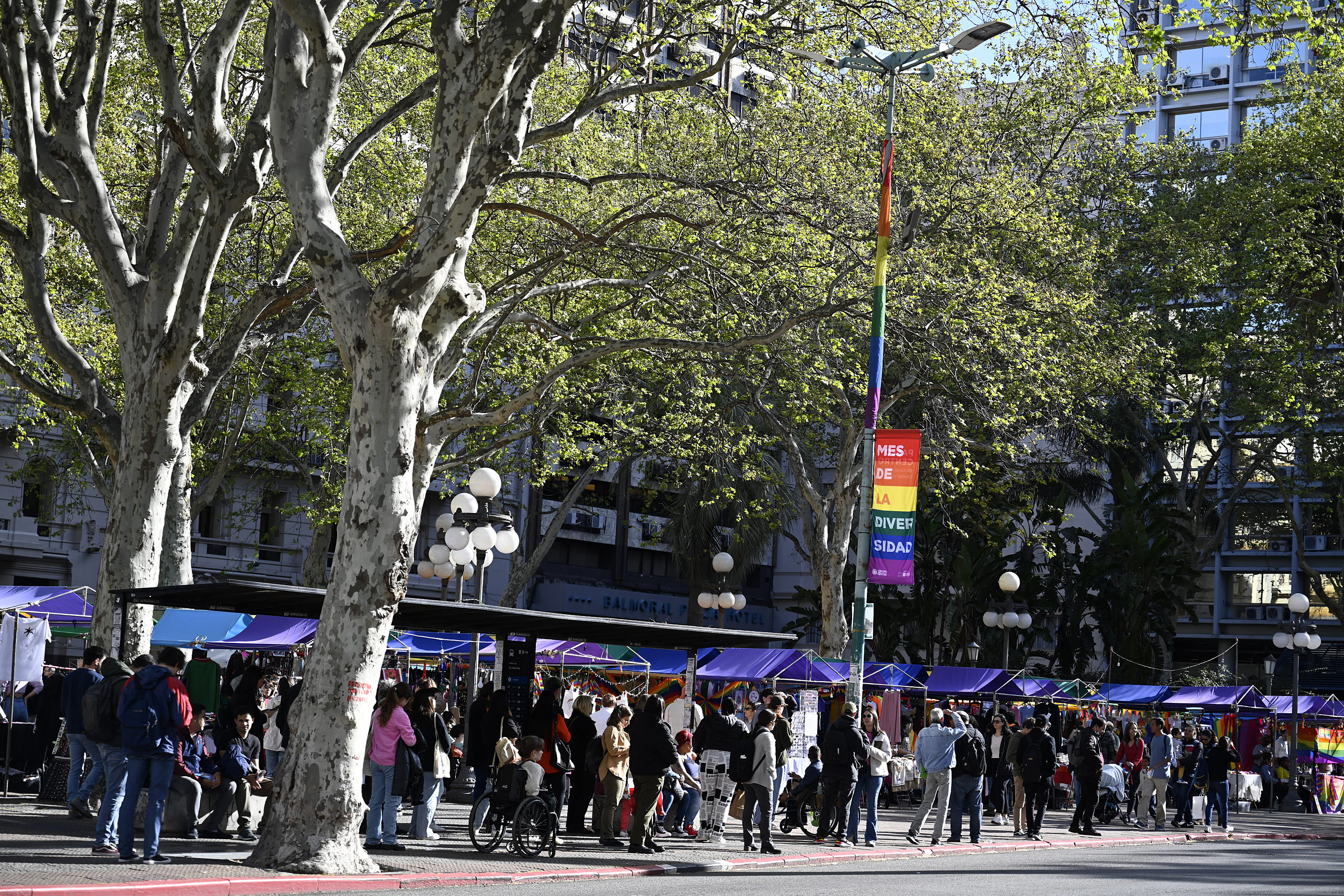 Feria por marcha de la Diversidad en plaza de Cagancha