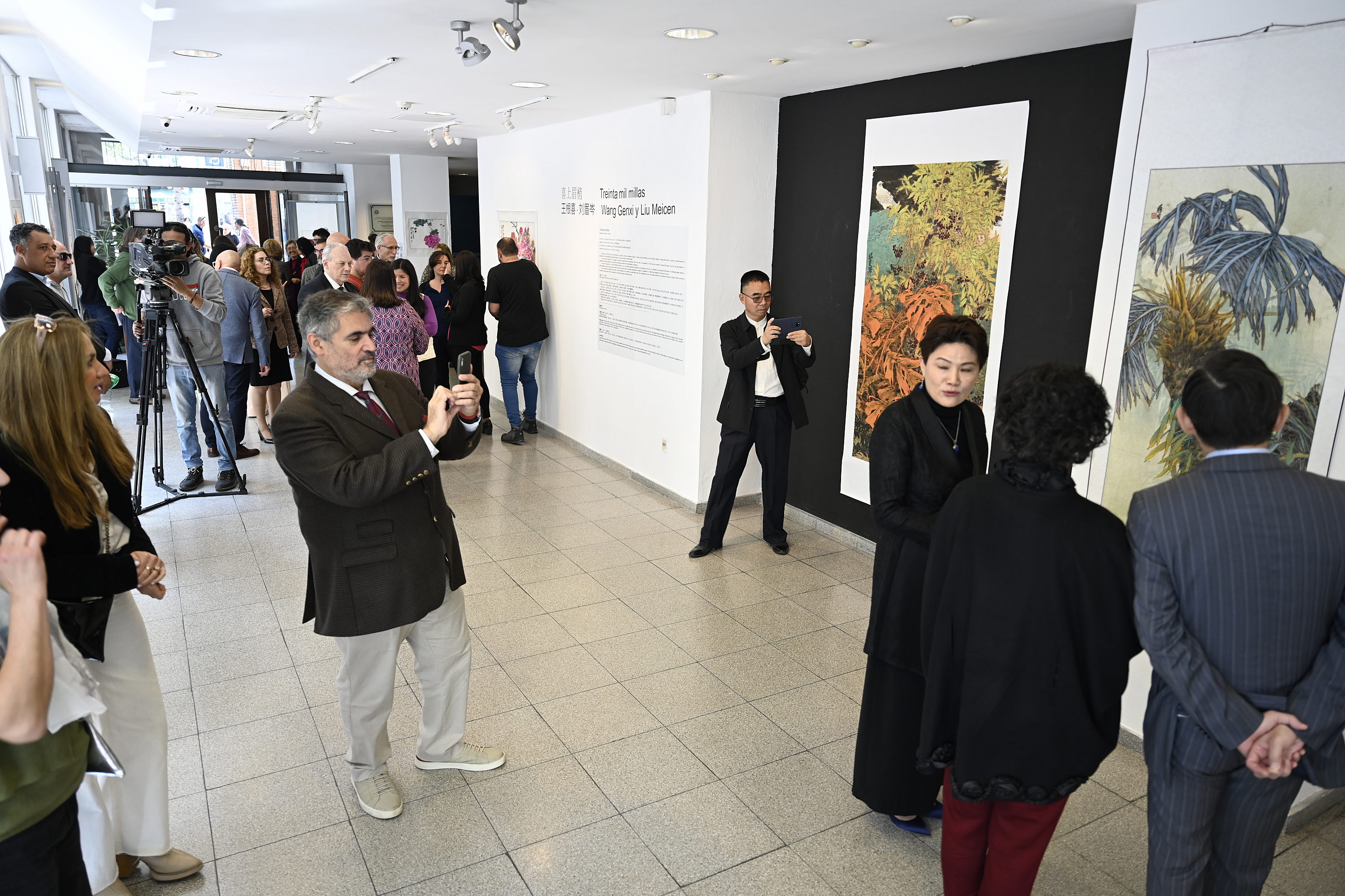 Exposición de la artista china Liu Meicen y su maestro Wang Genxi en el MuHAr