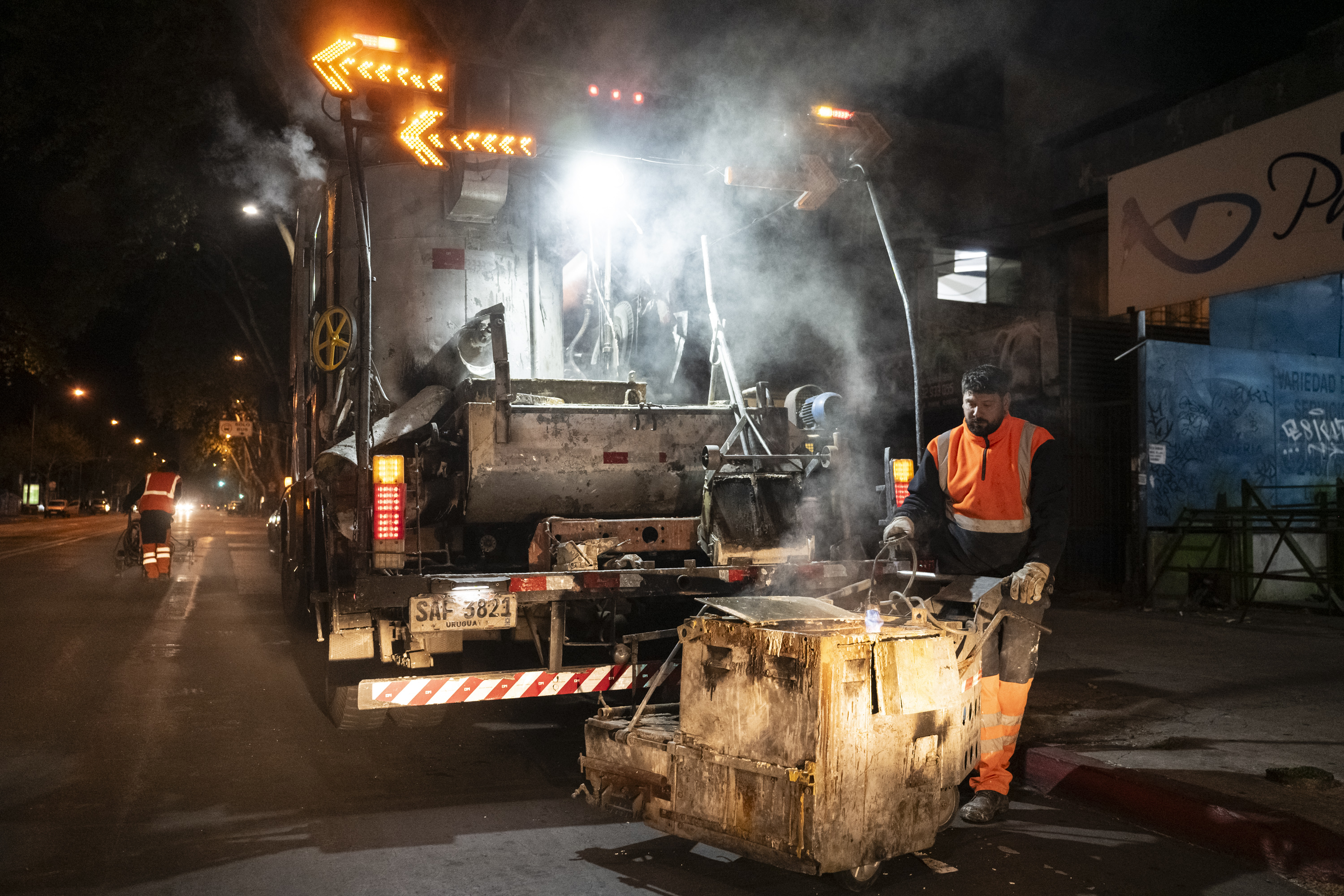  Pintura de carriles solo bus e instalación de cámaras en Av.8 de Octubre