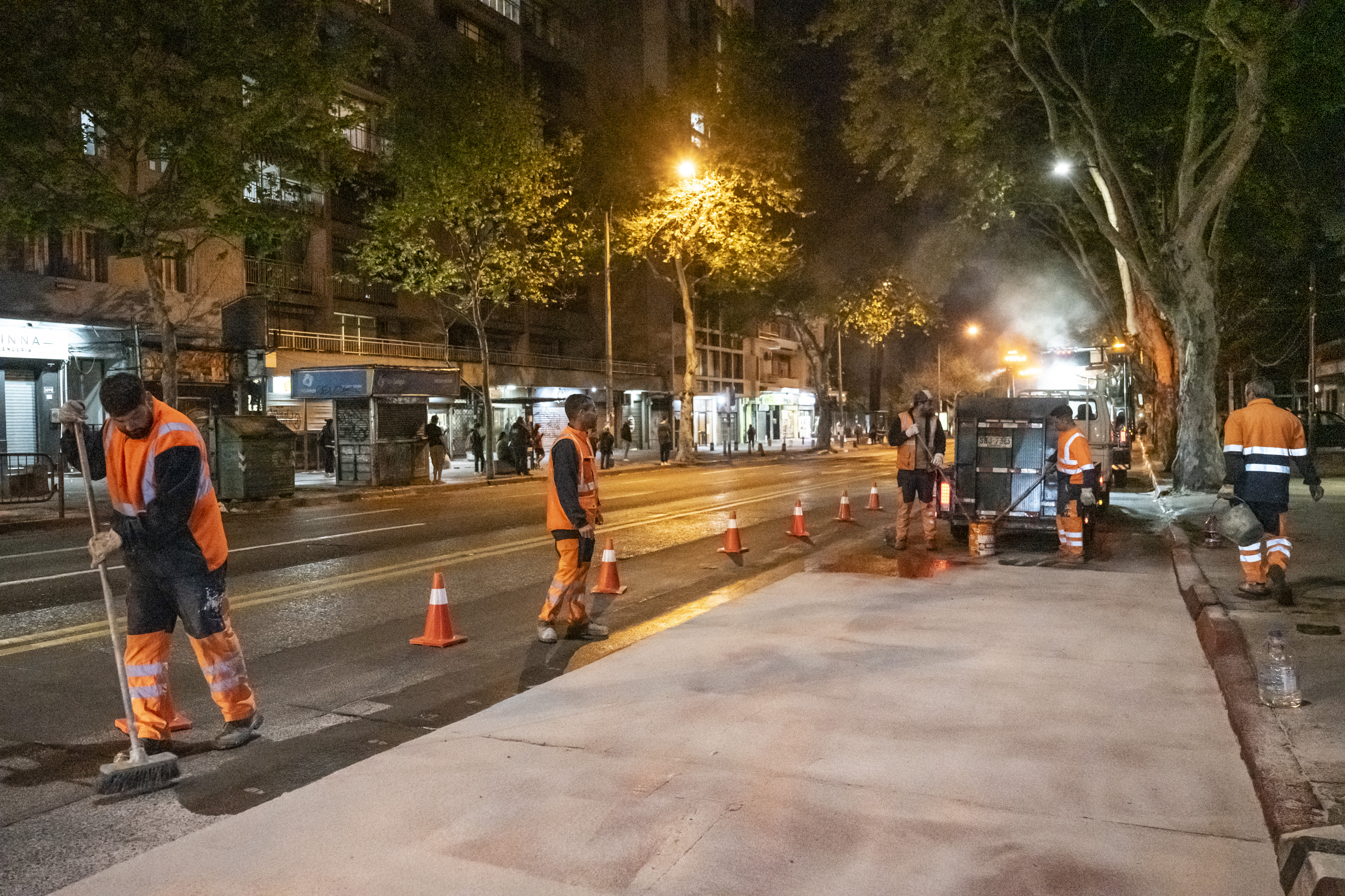  Pintura de carriles solo bus e instalación de cámaras en Av.8 de Octubre