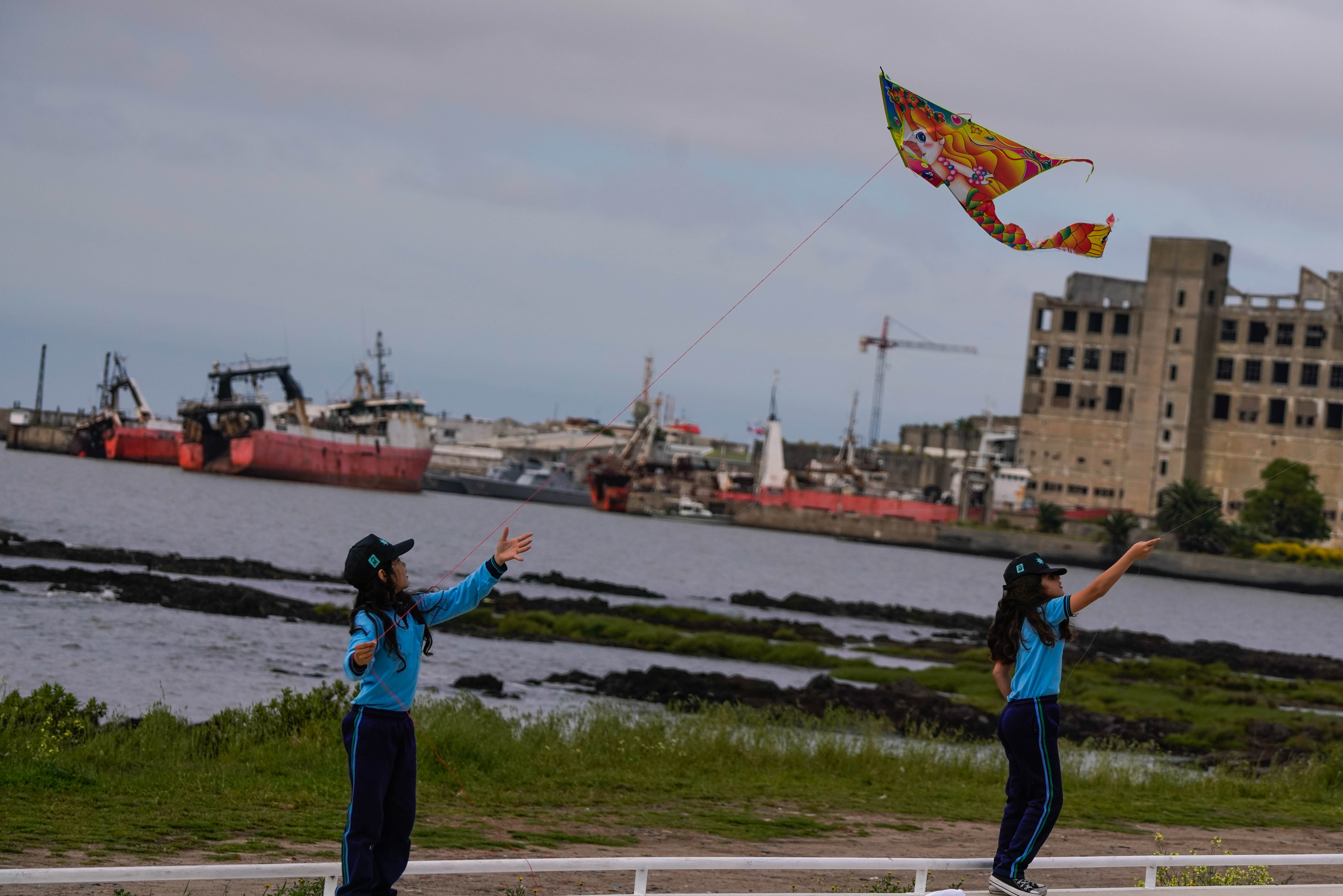 Remontada de cometas en la playa del Cerro ,  15 de noviembre de 2023