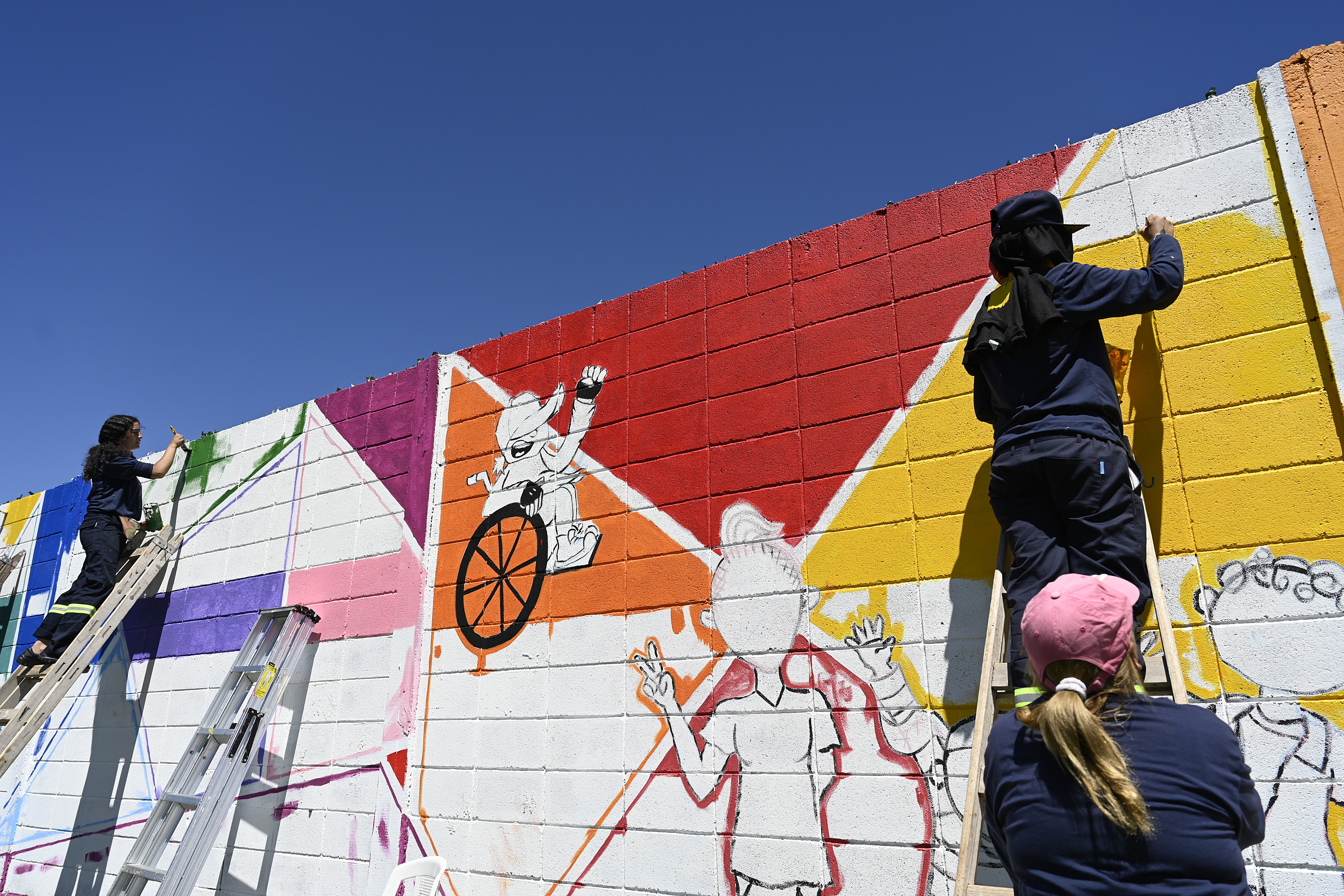 Mural por los 300 años de Montevideo en Cedel Casavalle