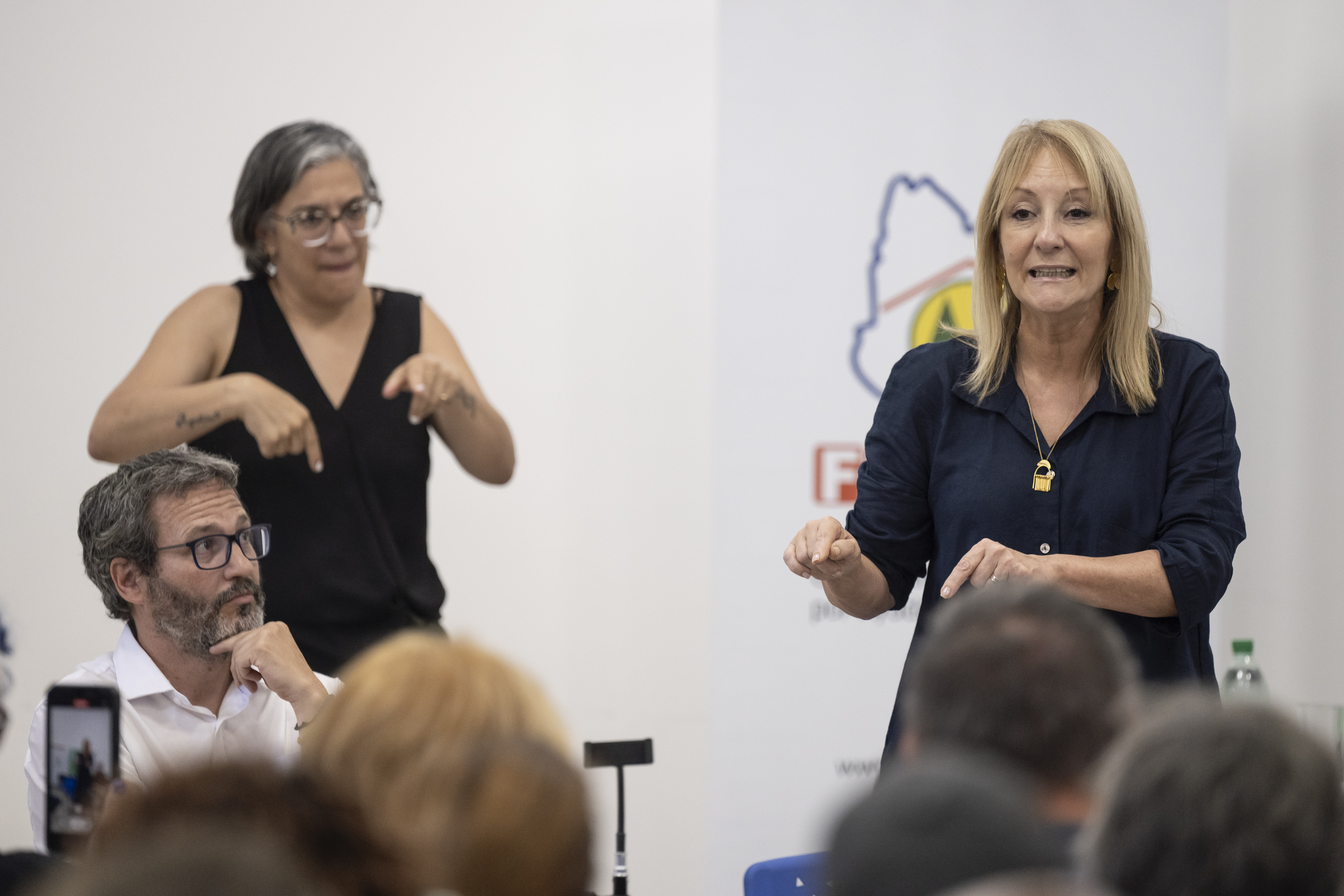 Entrega de predio en custodia en calle Florida y San José a FUCVAM