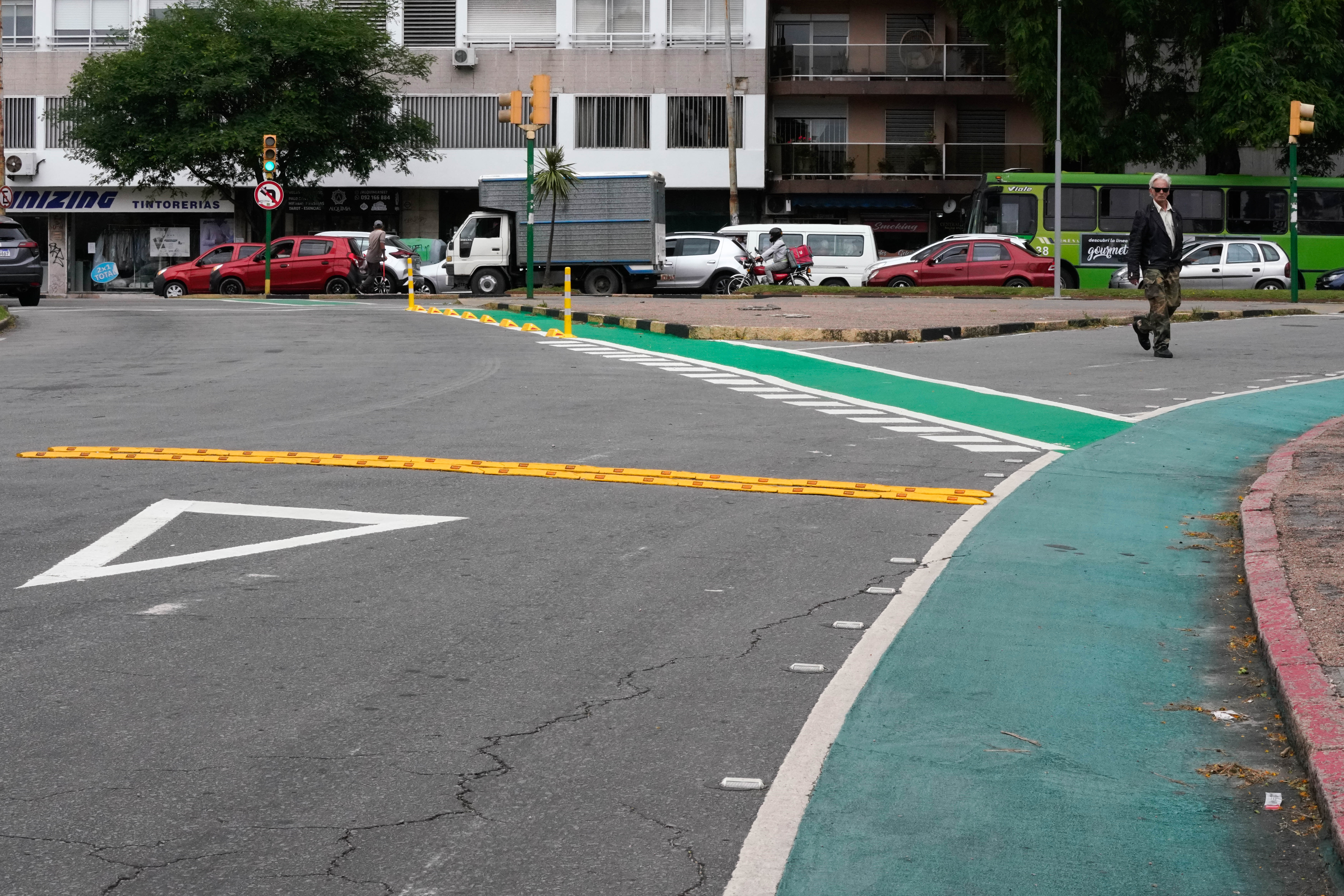 Cruce peatonal en Av. Dr Luis Morquio Y Bulevar General Artigas, 19 de diciembre  de 2023