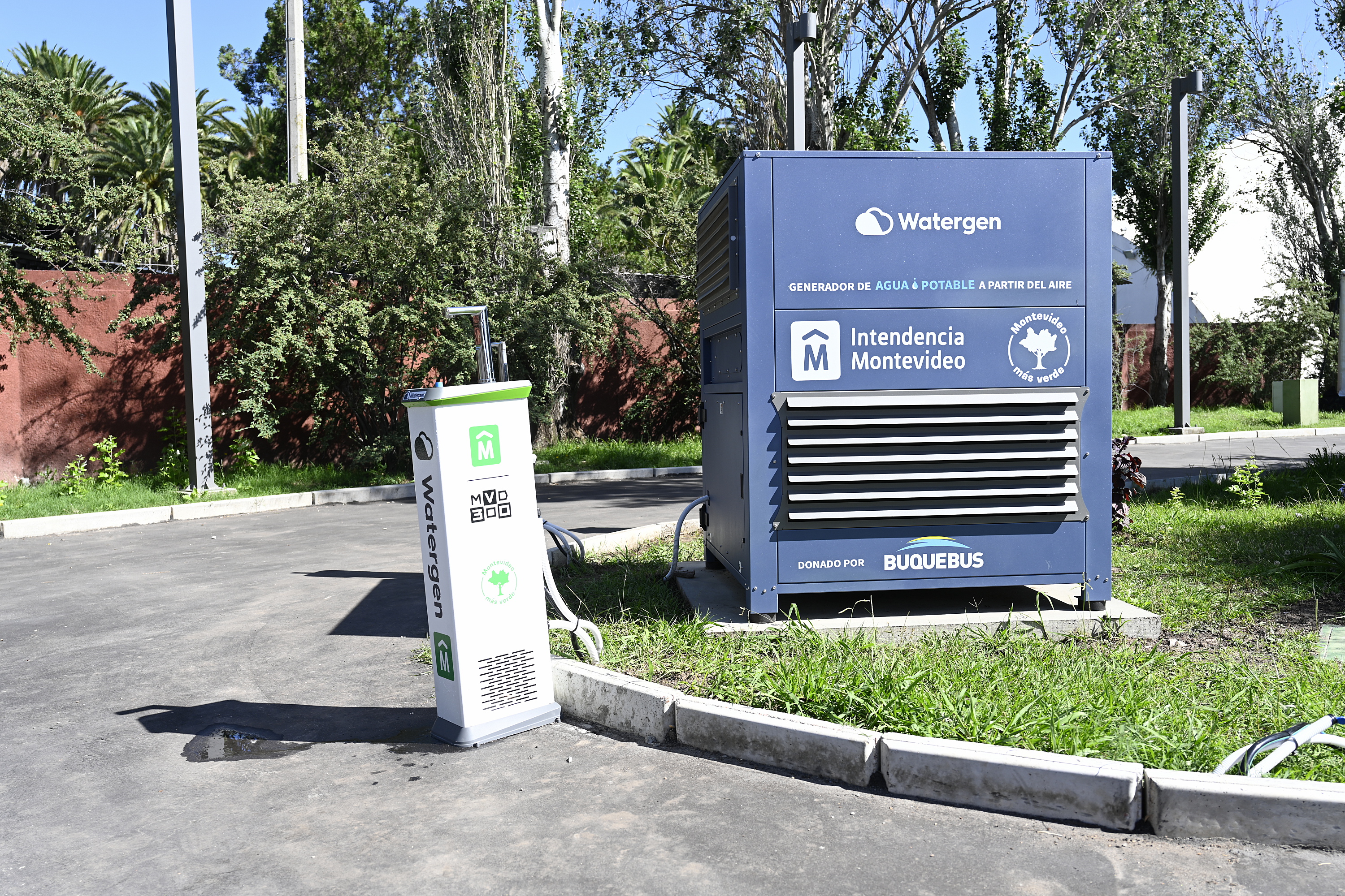 Inauguración de maquina productora de agua potable en el Teatro de Verano