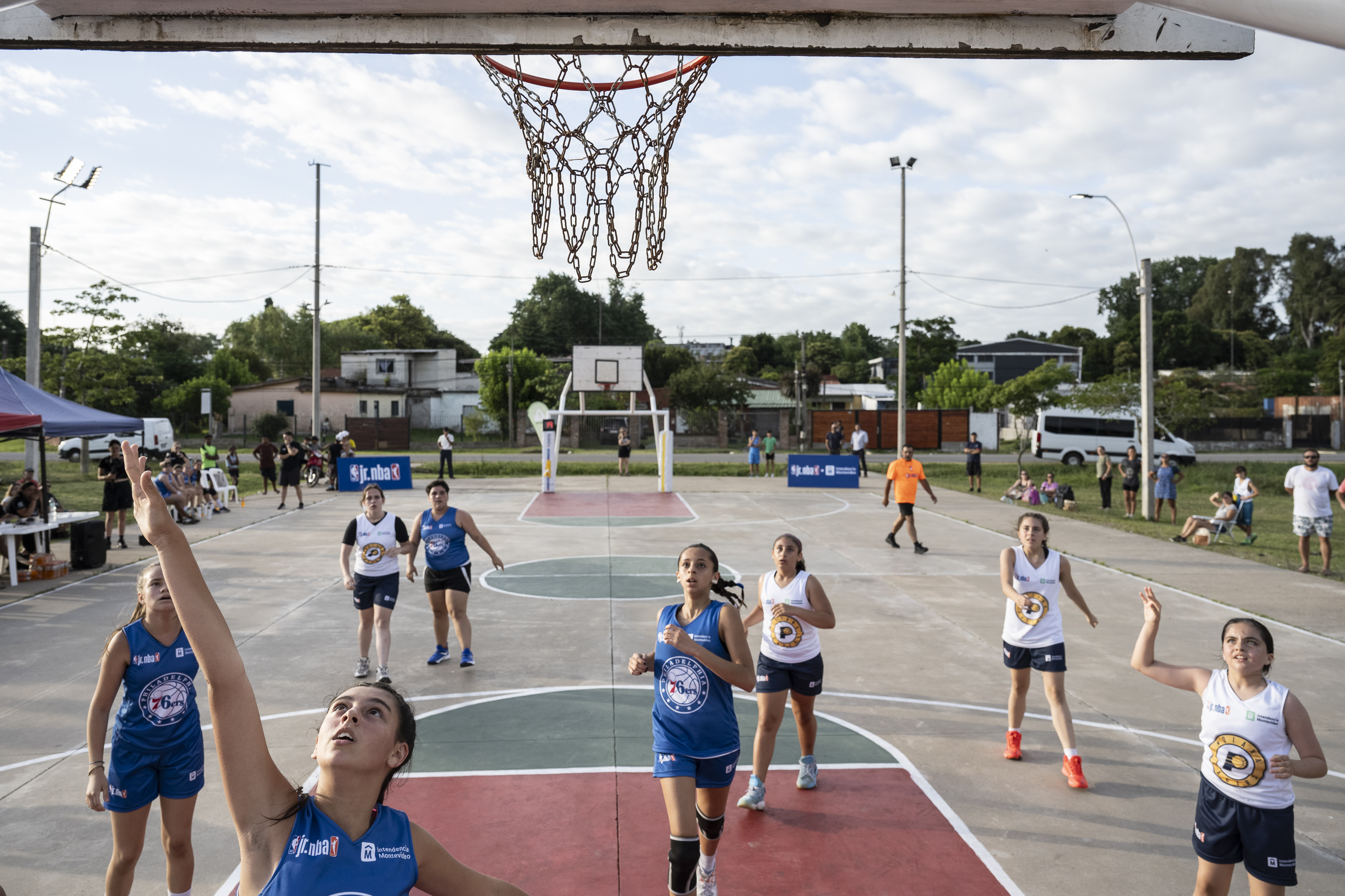 Torneo Jr. NBA en la plaza Alba Roballo