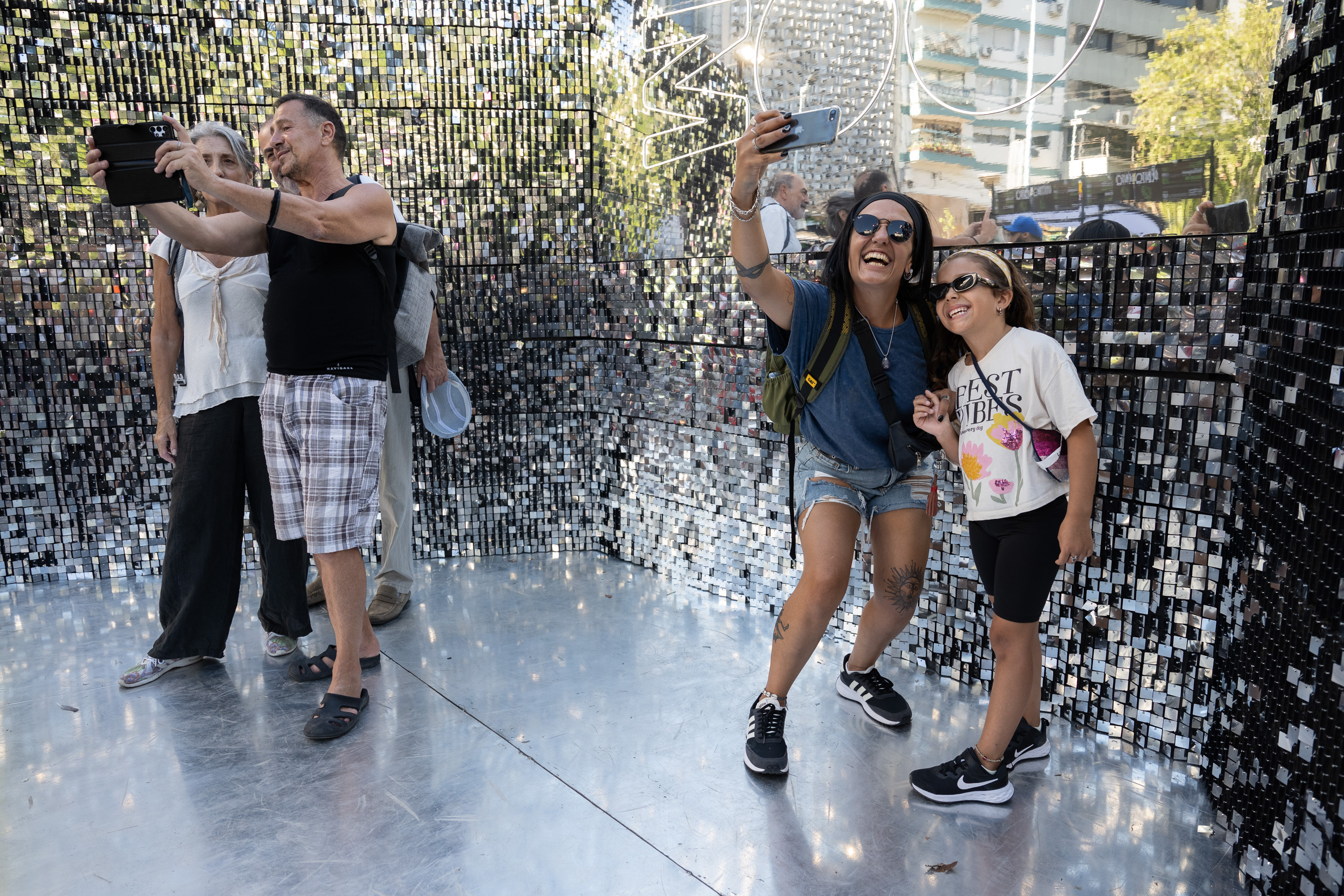 Festejos en el escenario de Av. Libertador por los 300 años de Montevideo