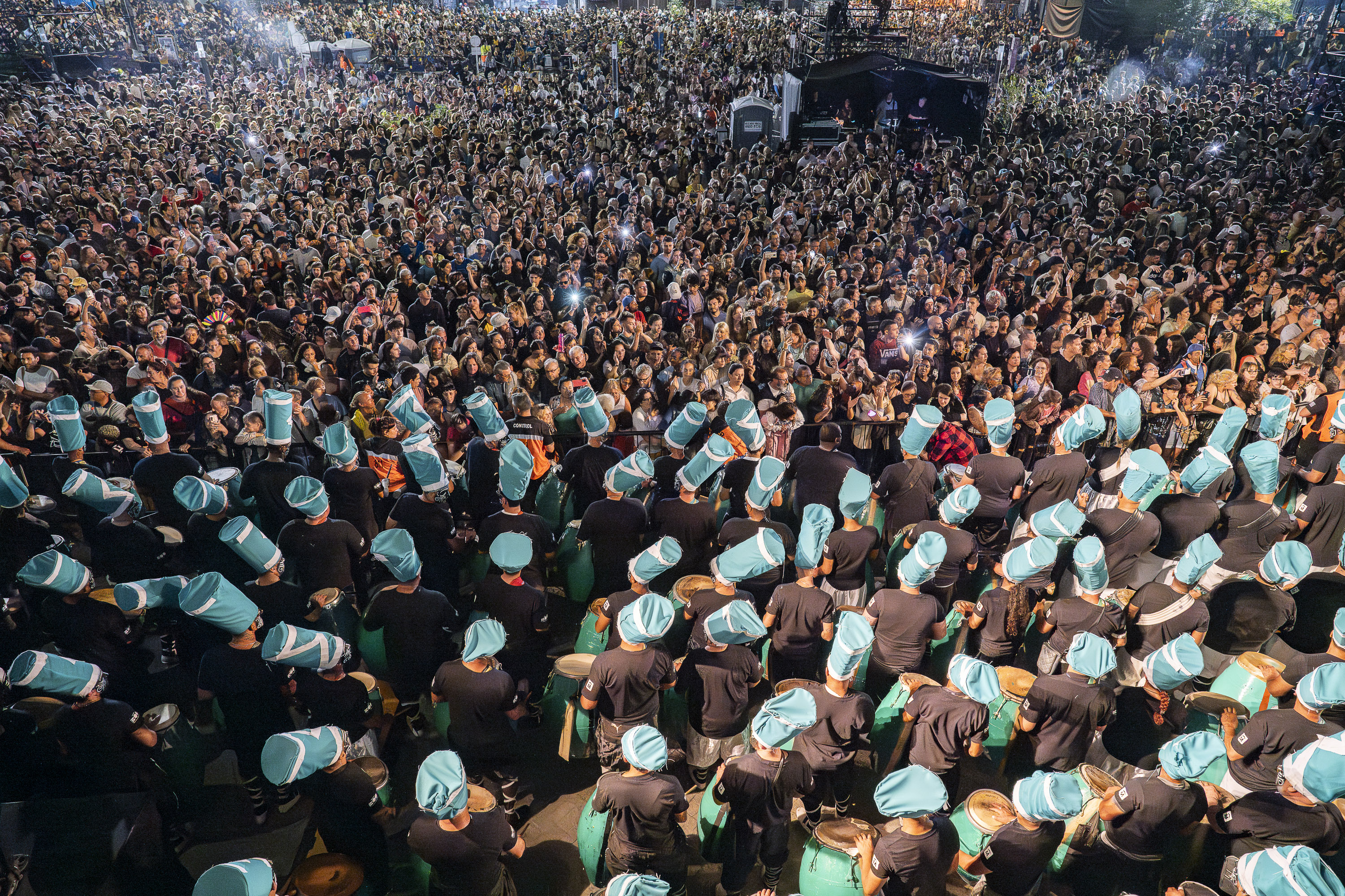 Festejos en el balcón de la IM por los 300 años de Montevideo