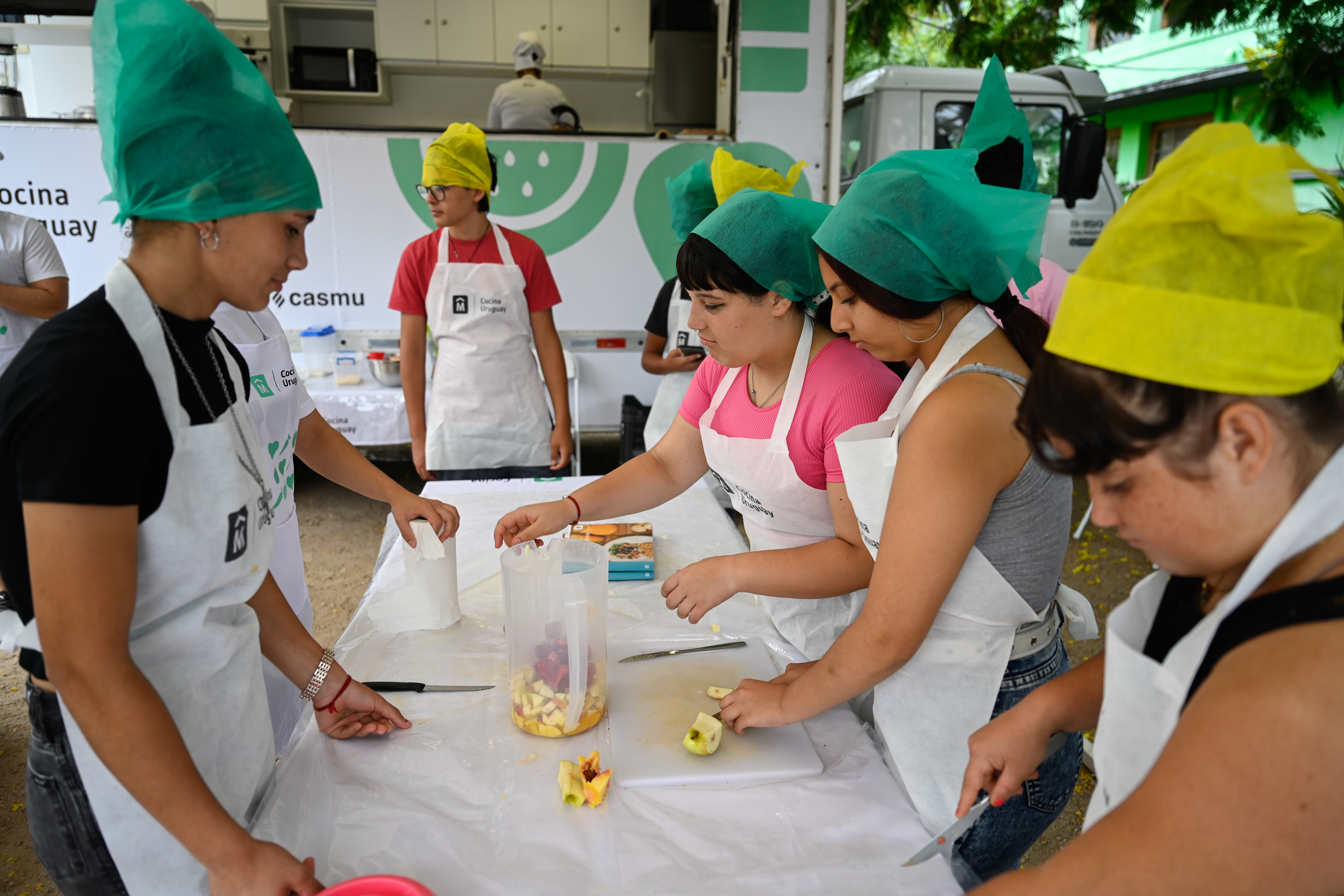 Taller de Cocina Uruguay en Apex Cerro por el programa Verano Ceibal