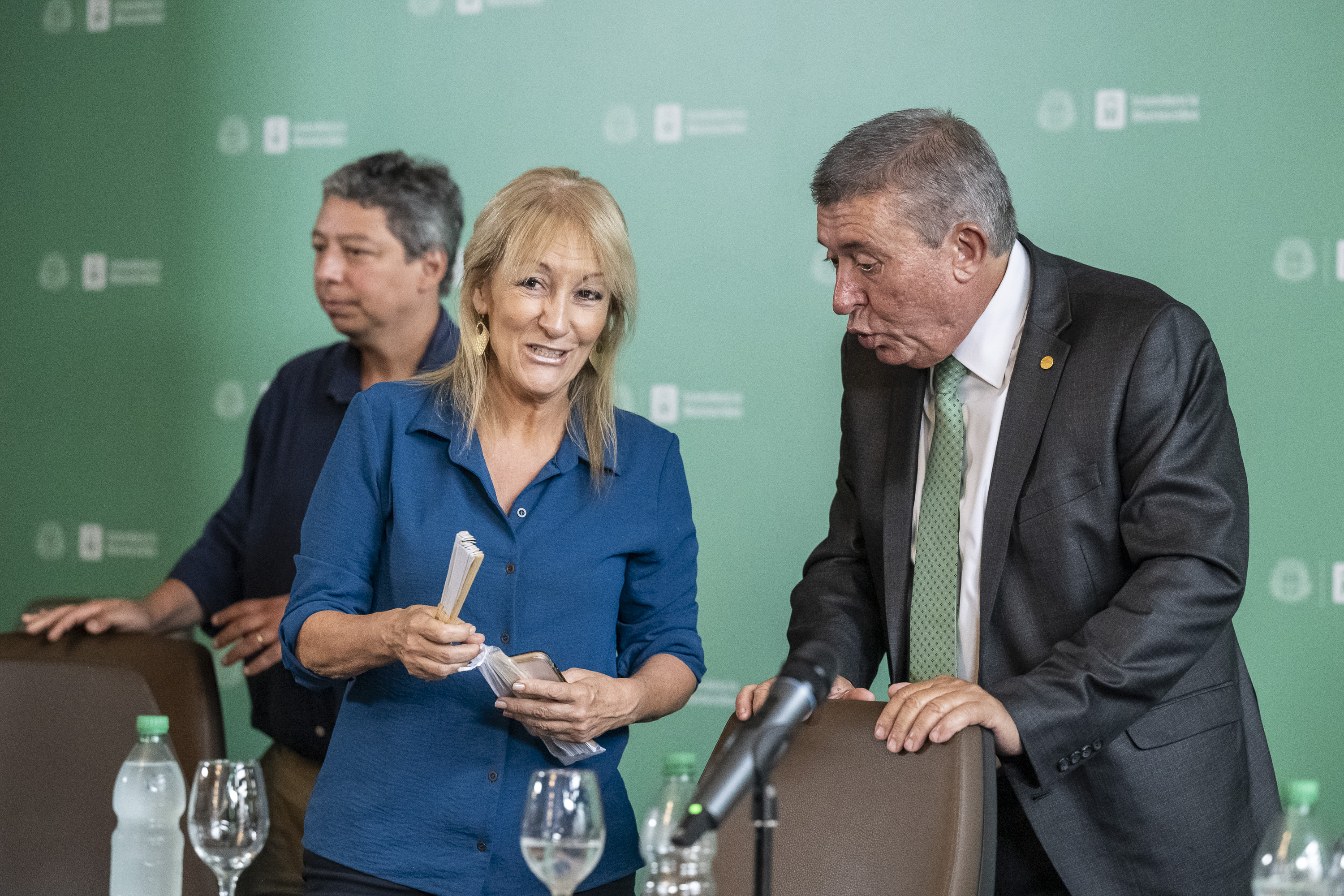 Intendenta Carolina Cosse realiza presentación de buses eléctricos para turismo 