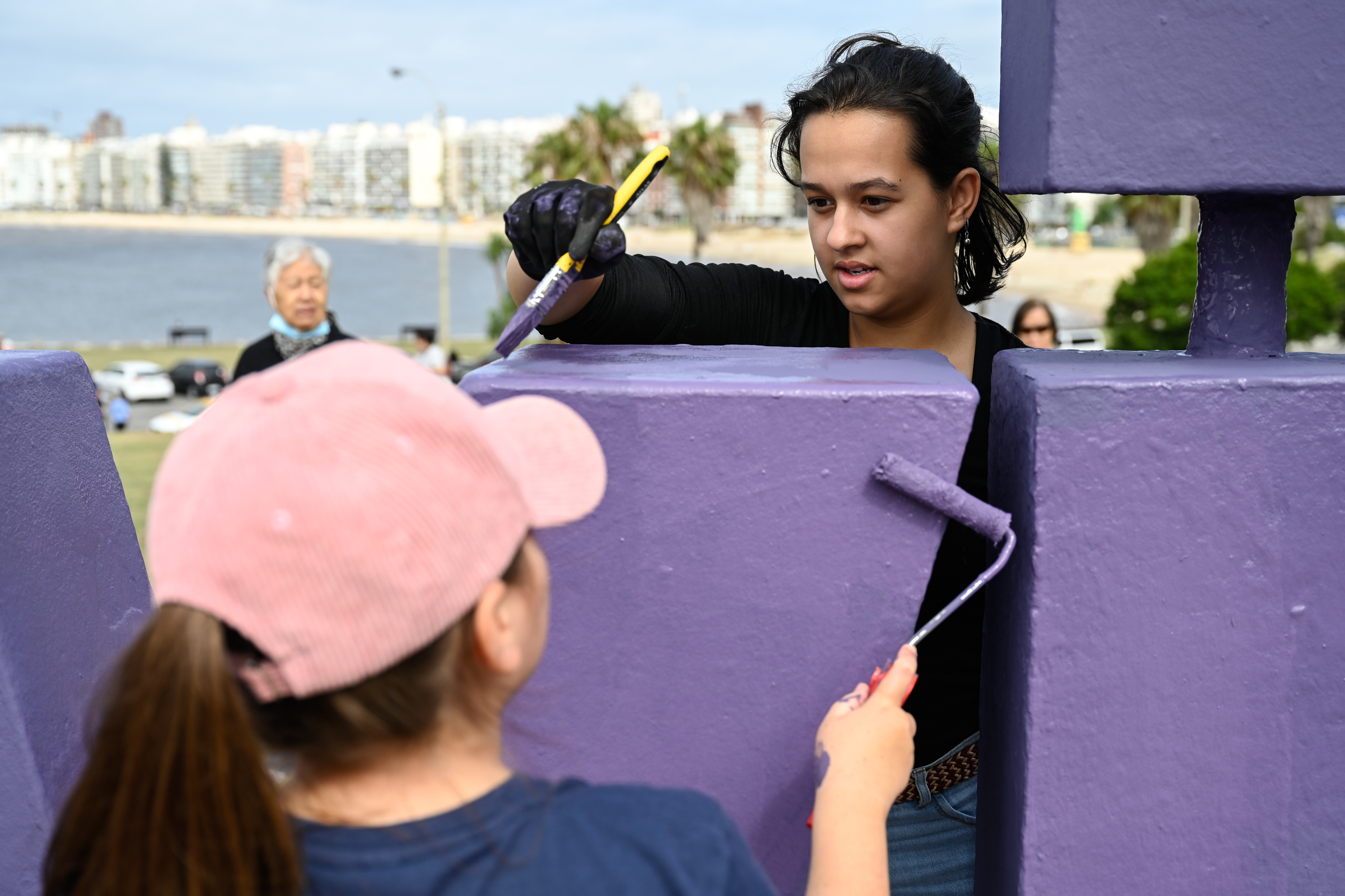 Intervención en cartel Montevideo en el marco de Marzo Mes de las Mujeres