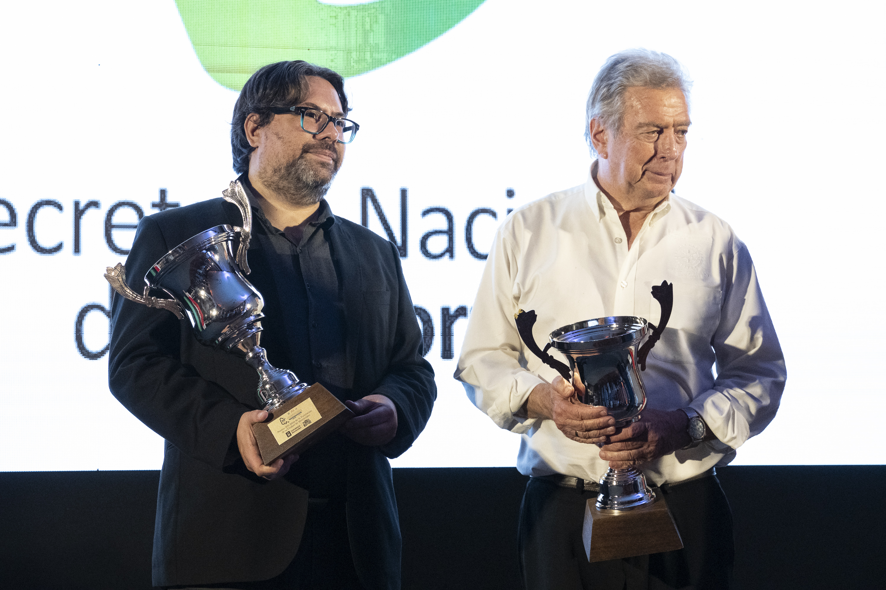 Intendente (i) Mauricio Zunino participa de la llegada simbólica y entrega de premios de la 20° edición del gran premio del Uruguay 19 Capitales Histórico