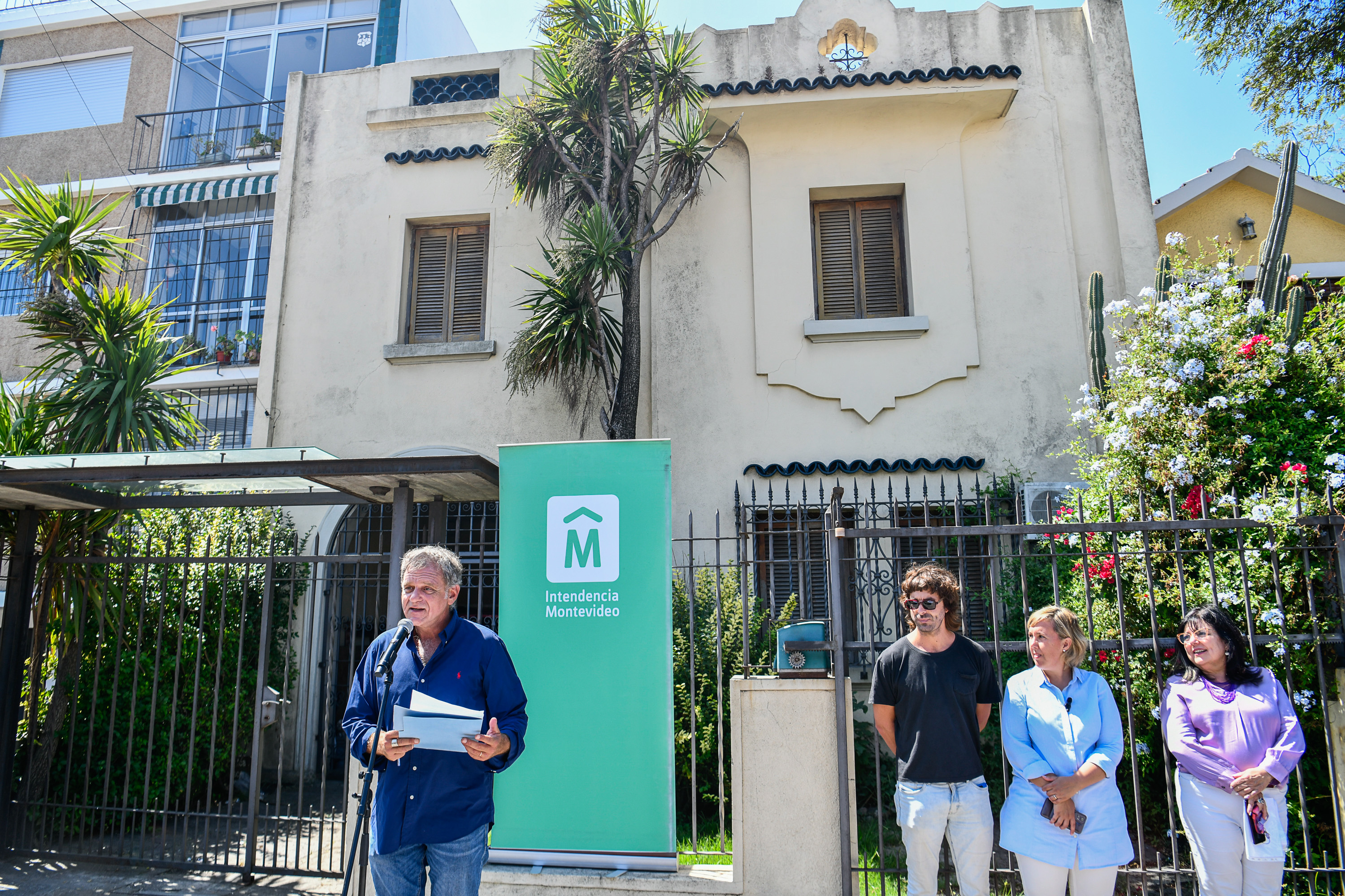 Colocación de placa en homenaje a Juana de Ibarbourou