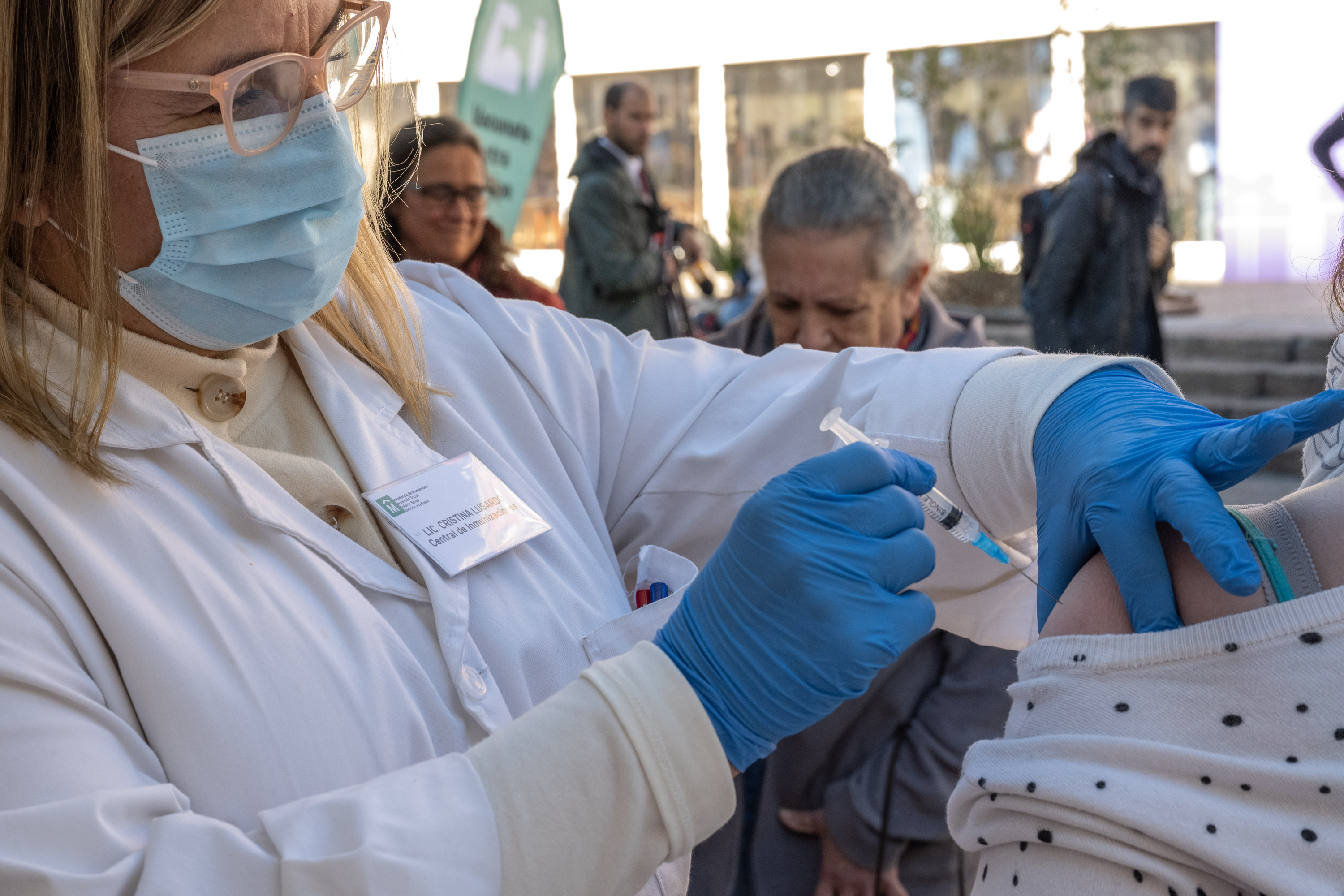 Jornada de vacunación contra la gripe en la explanada de la Intendencia de Montevideo 