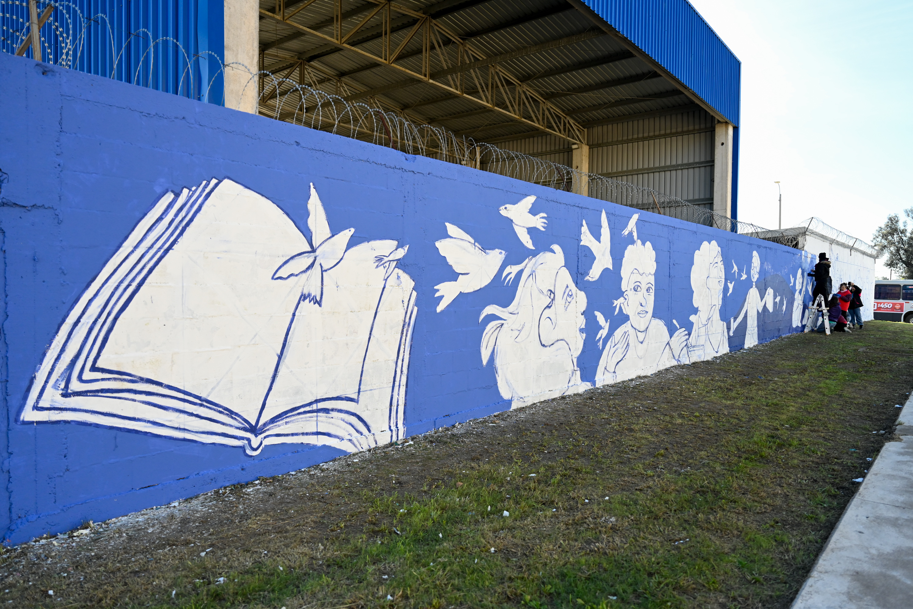 Pintada de mural por campaña «Informando a las mujeres, transformando vidas»