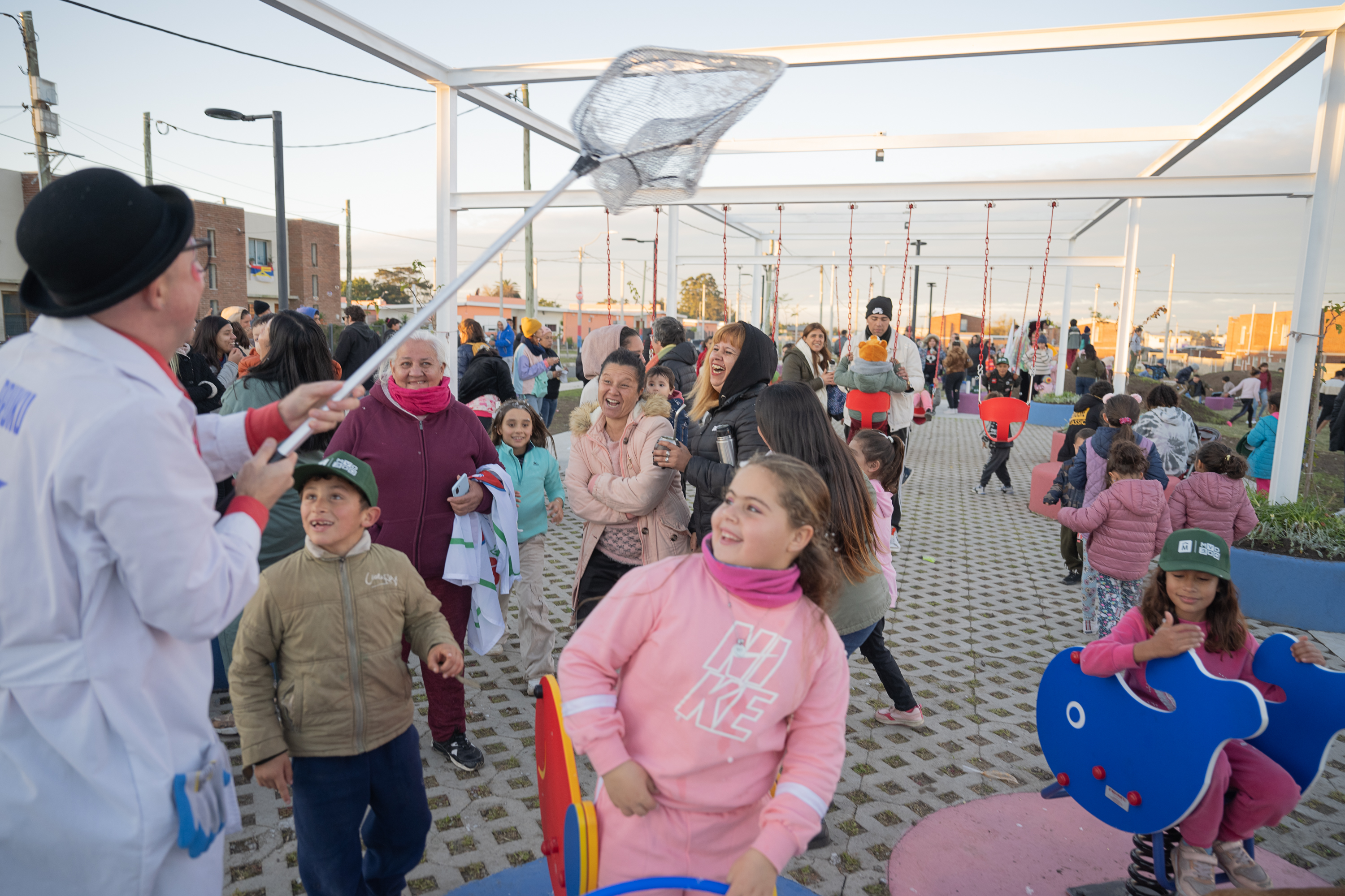 Inauguración de plaza en Pau 15 - Villa Farré