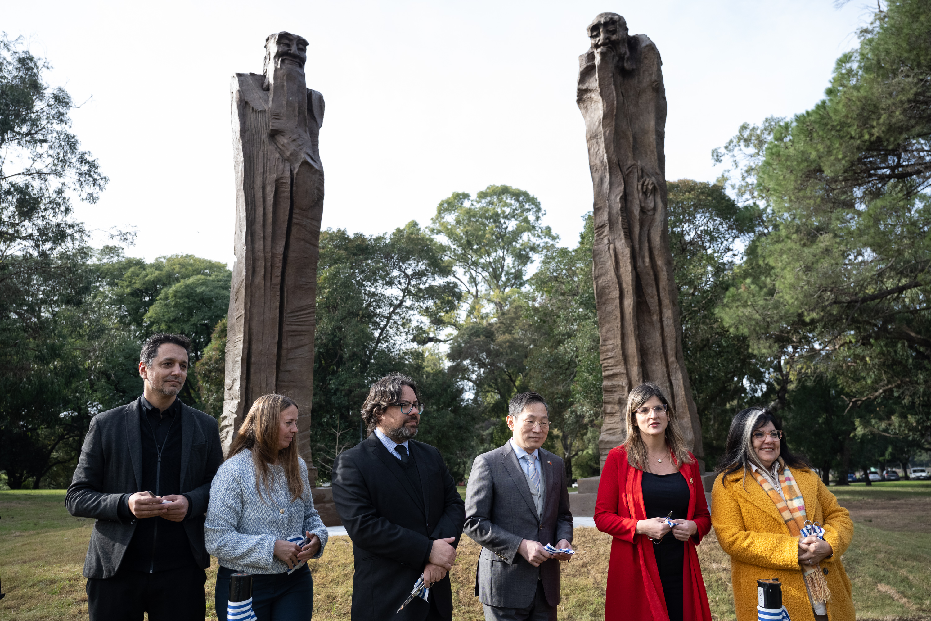 Inauguración de esculturas chinas en Parque Batlle