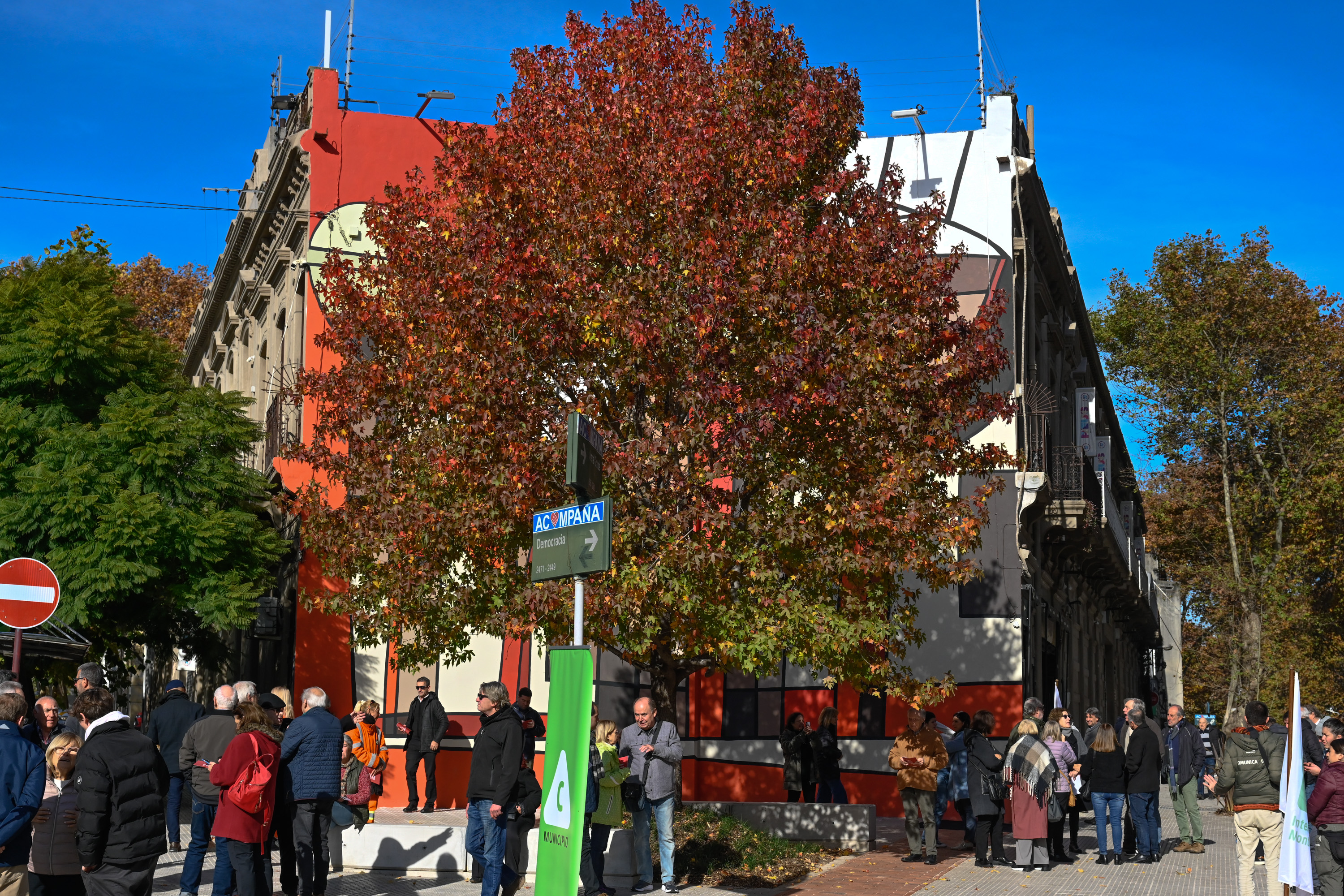 Inauguración de espacio publico, mural y escultura en La Comercial 