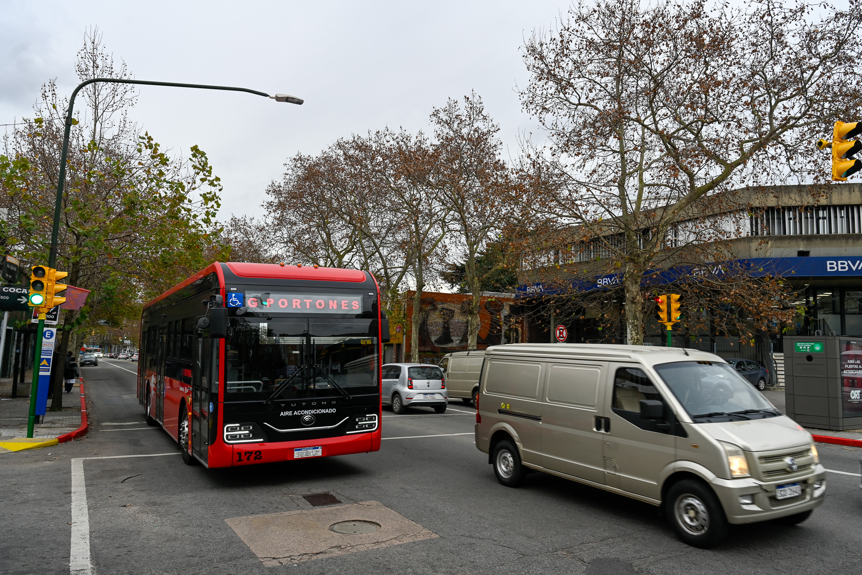 Nuevo semáforo en Avda. Agraciada esquina Coronel Francisco Tajes