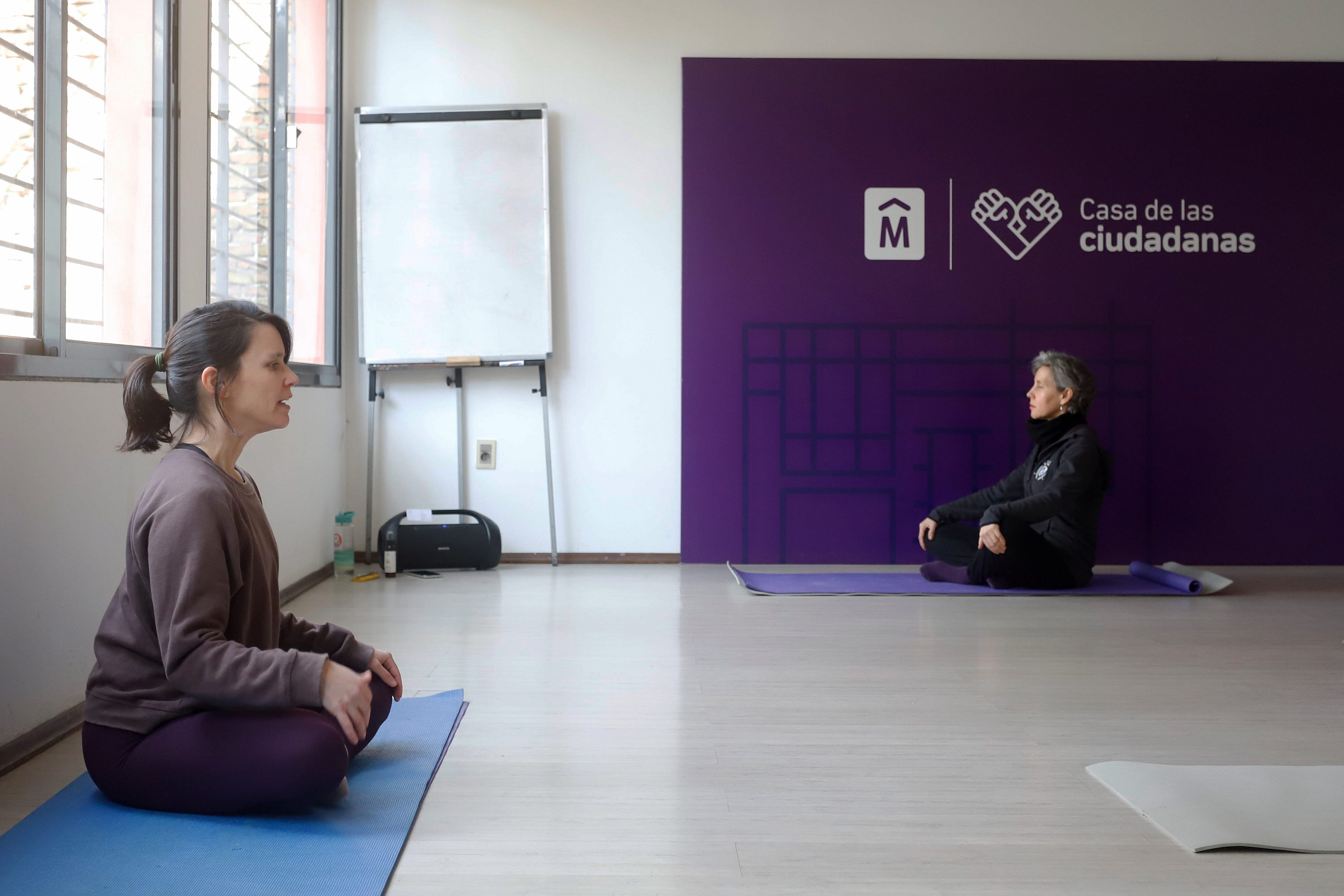 Clases de yoga en la Casa de las Ciudadanas