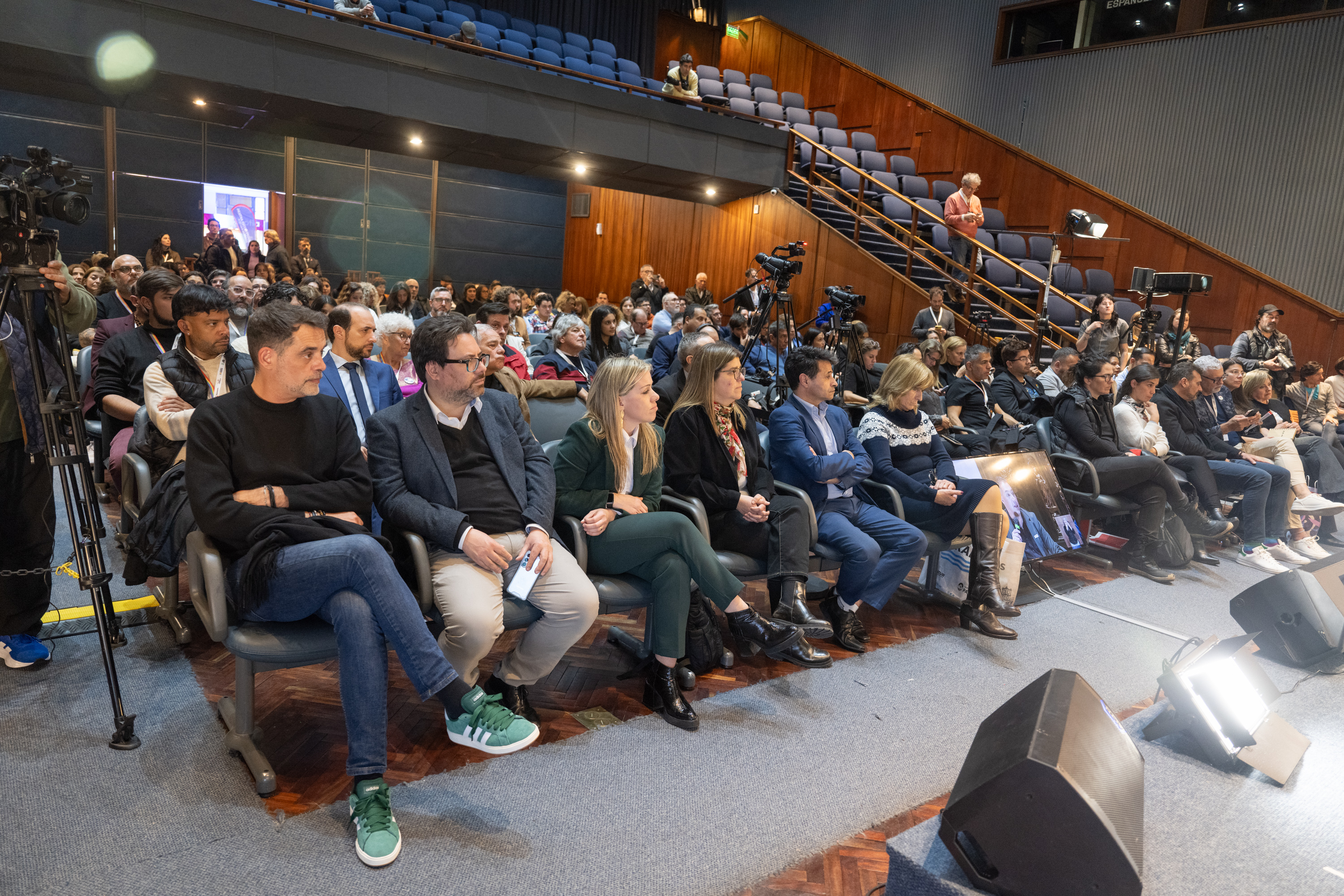 Charla de los los candidatos a la presidencia, Yamandú Orsi y Pablo Mieres en el congreso URUGUAY LGBT+ Summit Pride Connection Montevideo 2024