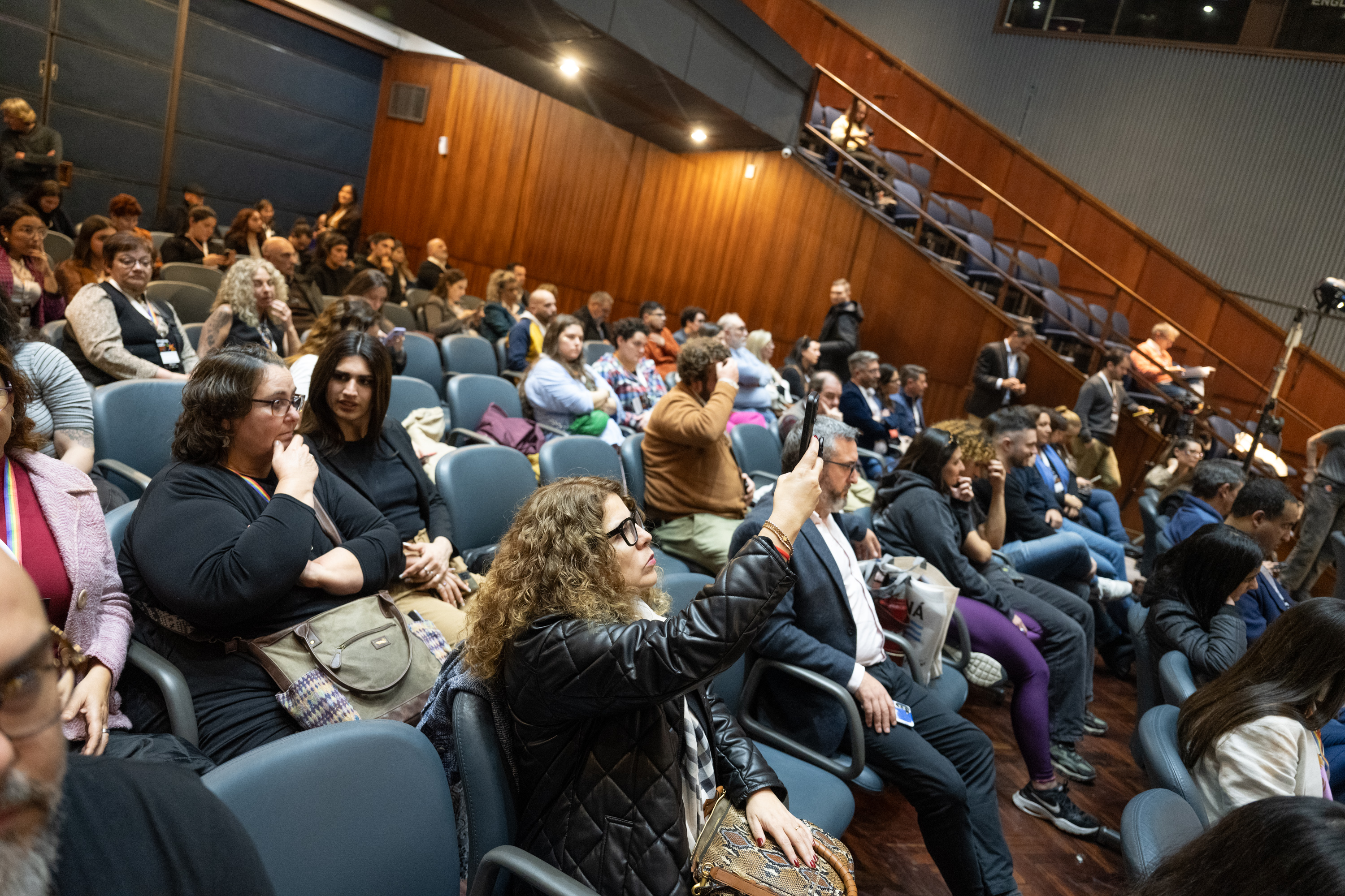 Charla de los los candidatos a la presidencia, Yamandú Orsi y Pablo Mieres en el congreso URUGUAY LGBT+ Summit Pride Connection Montevideo 2024