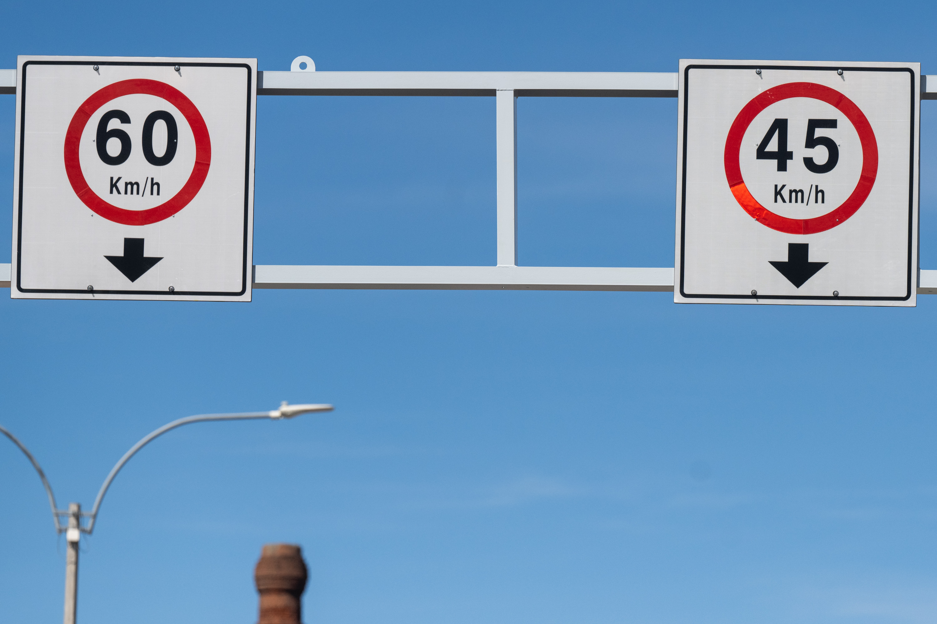  Nuevos carteles de límite de velocidad en la Rambla y calle Sarandí