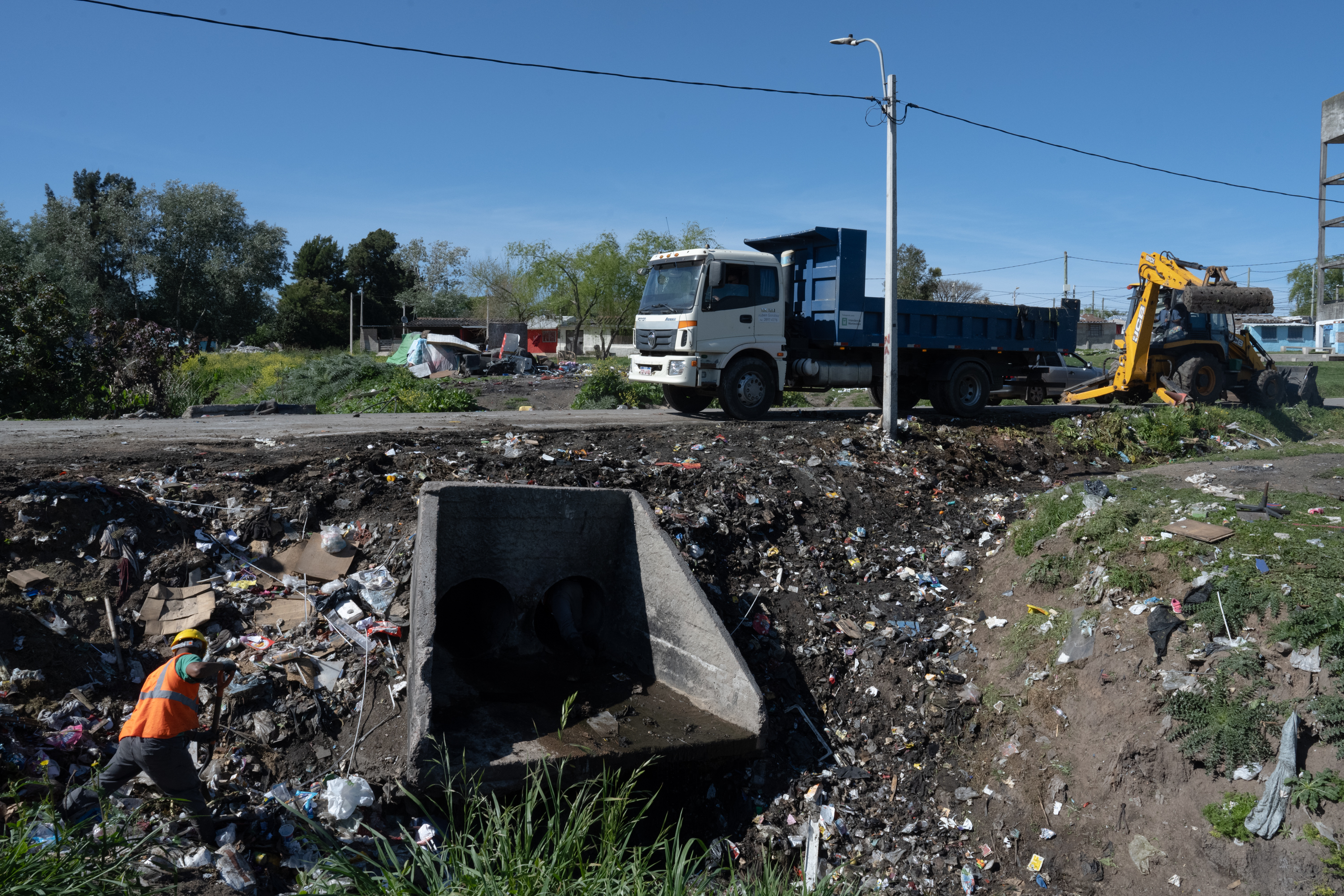 Trabajos de limpieza en calle Dr. Ernesto Quintela