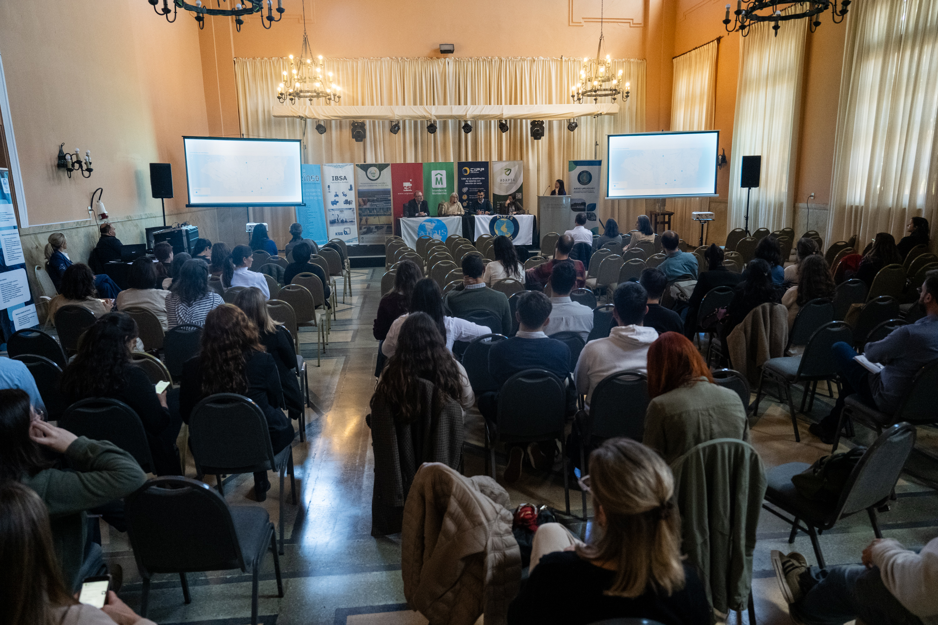 Conferencia: Aire y cambio climático, en el XII Congreso Nacional de AIDIS Uruguay