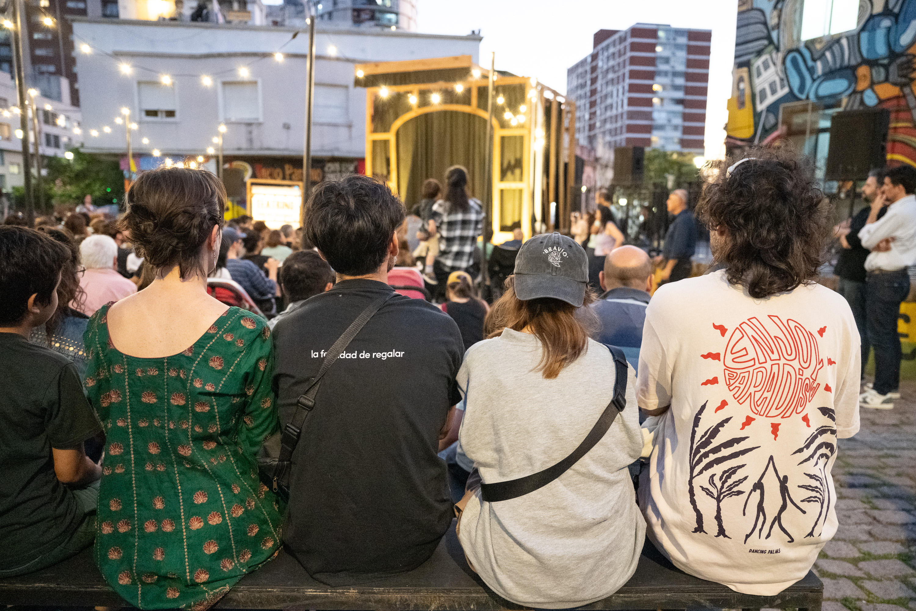 «Teatrino» de la Comedia Nacional en la peatonal Curuguaty