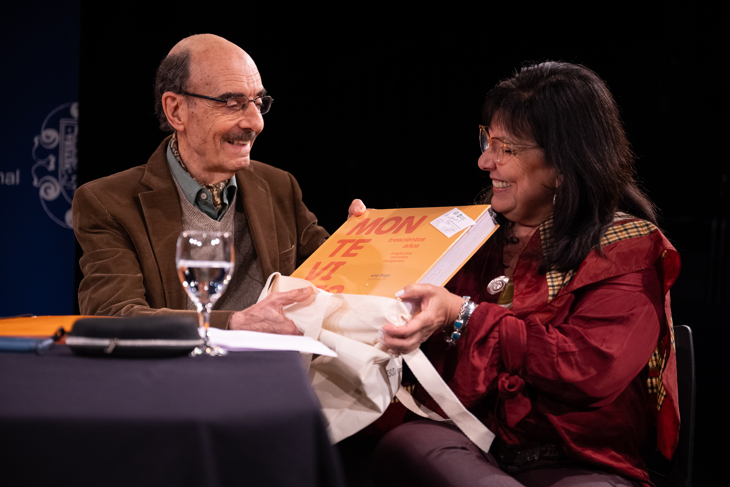 Actividad del teatro Circular y la Academia Nacional de Letras