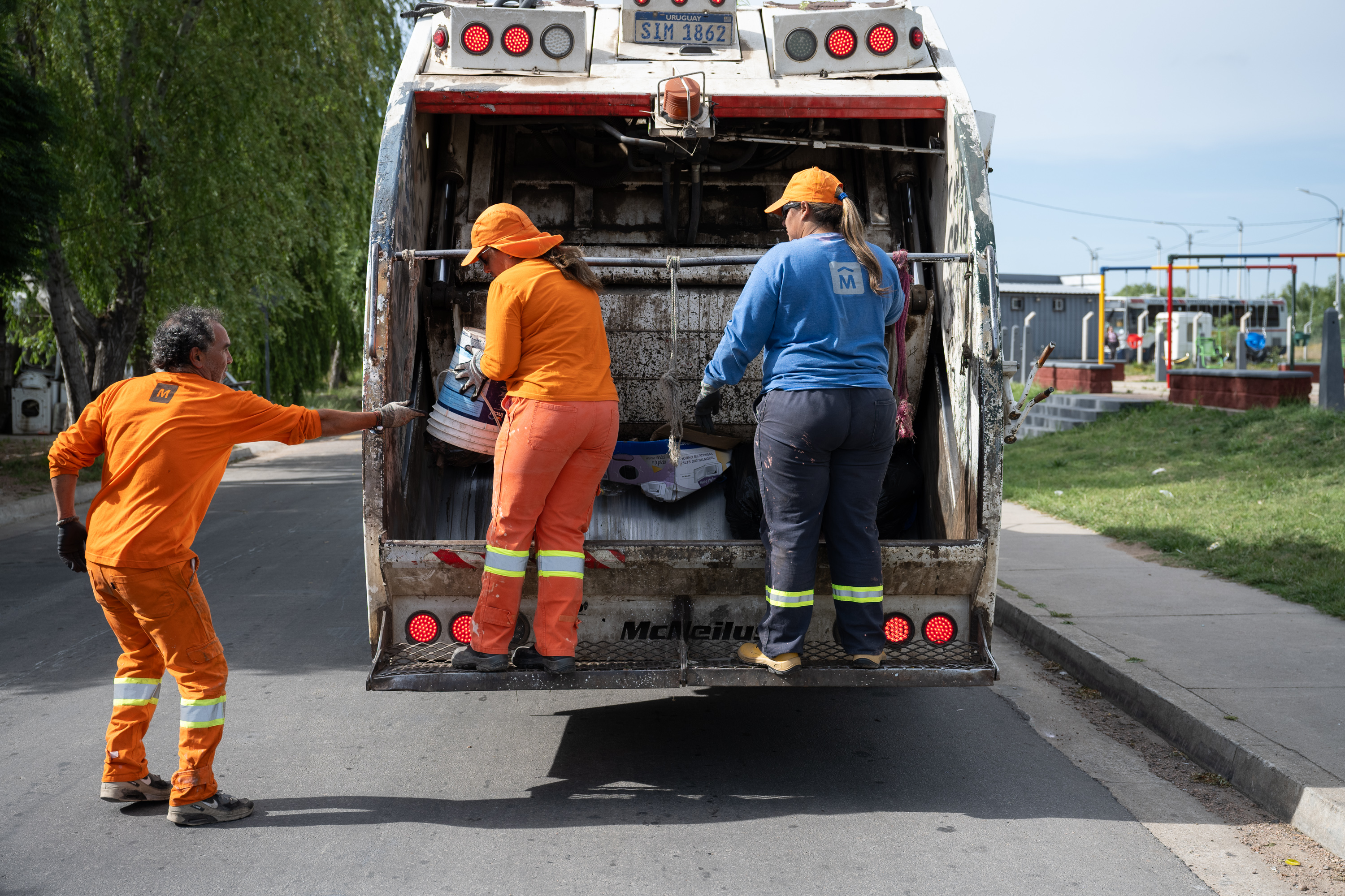 Servicio de recolección de residuos puerta a puerta en barrio Bajo Valencia