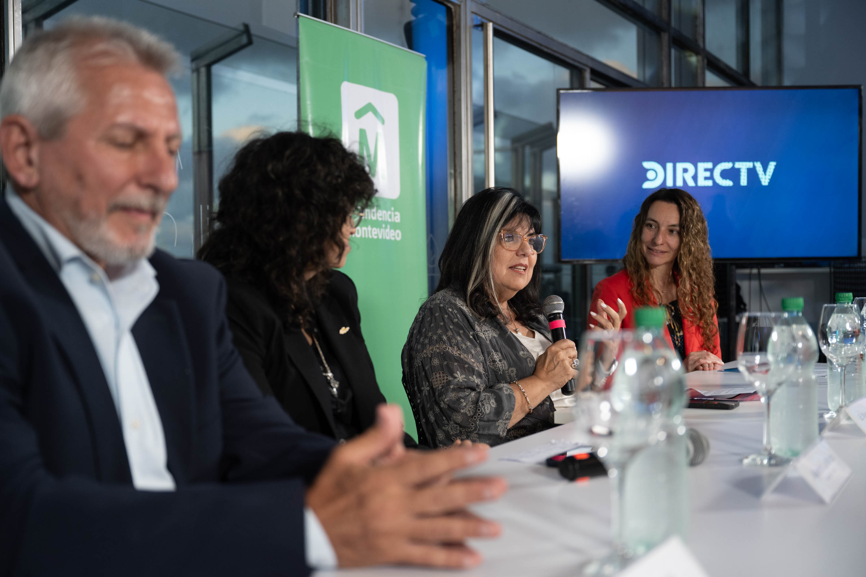 Firma de convenio entre TV Ciudad y DIRECTV