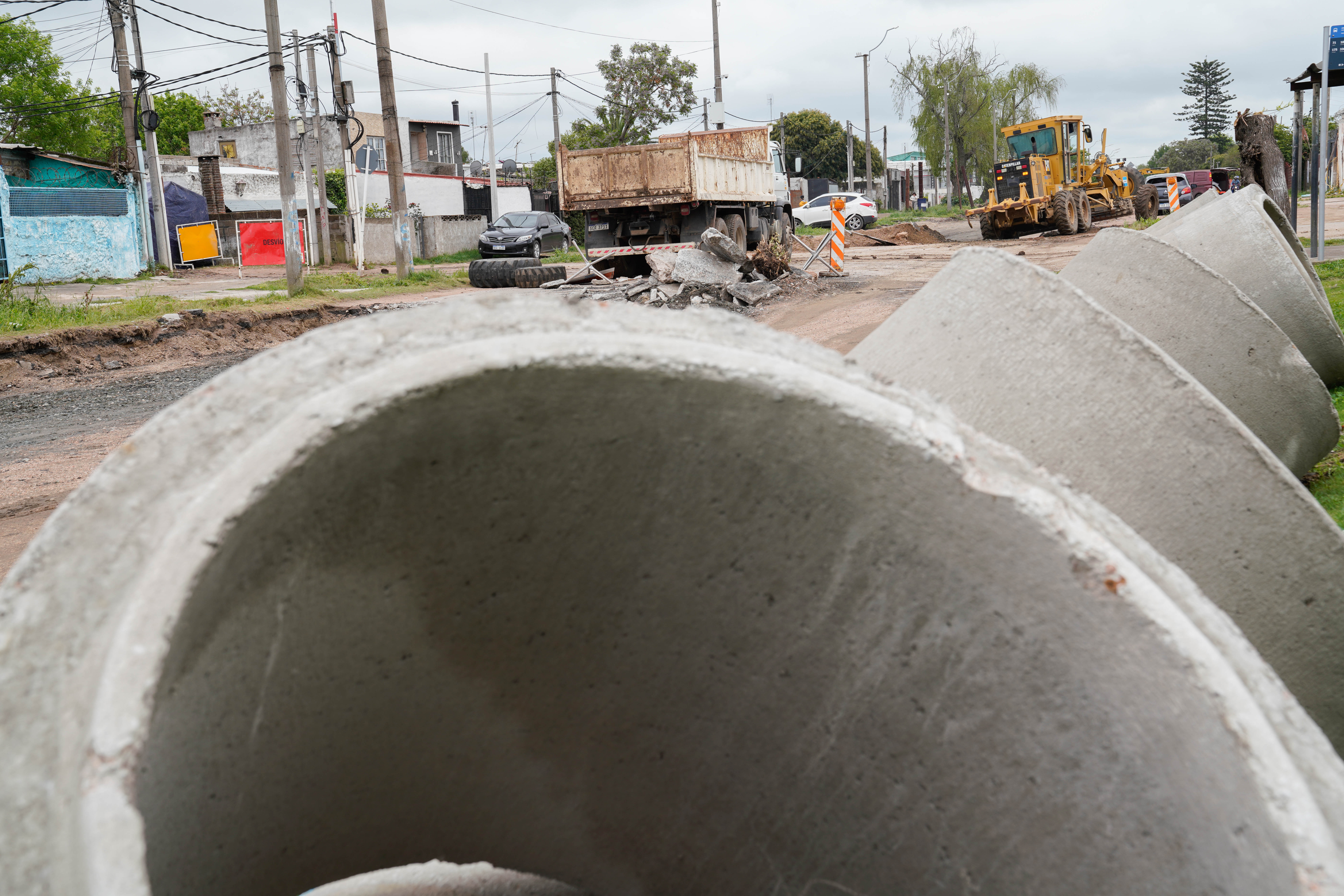 Avance de trabajos de pavimentación en Av. Don Pedro de Mendoza entre Teniente Rinaldi y Camino Capitán Tula, 24 de octubre de 2023