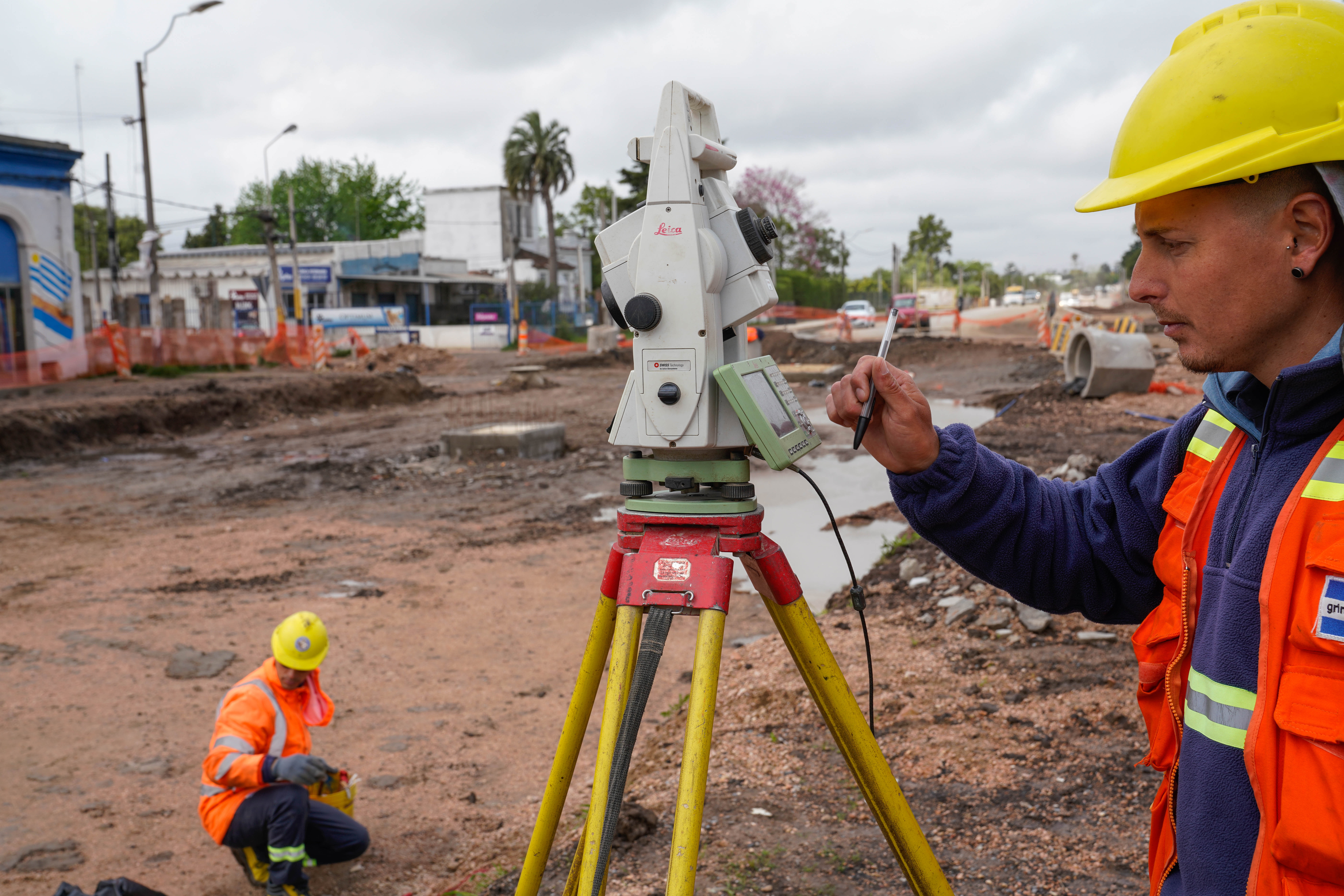 Avance de trabajos de pavimentación en la calle Pedro de Mendoza esquina Carlos A. López , 24 de octubre de 2023