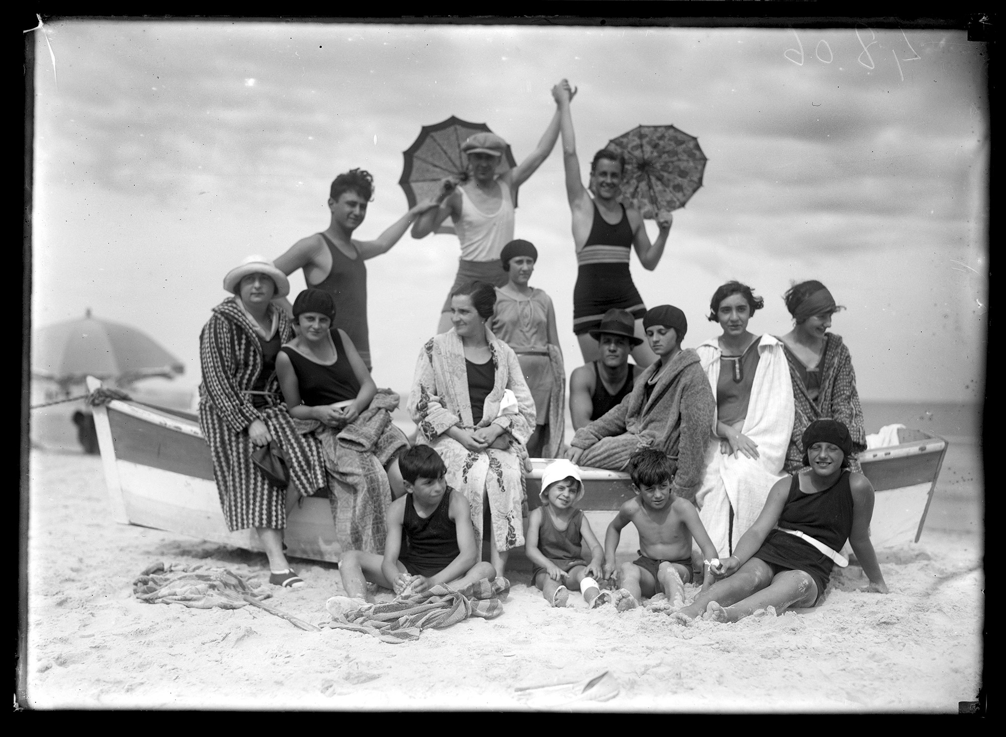 S.i. Balneario Atlántida, durante una excursión organizada por la Oficina de Propaganda e Informaciones de la Intendencia de Montevideo. Año 1928