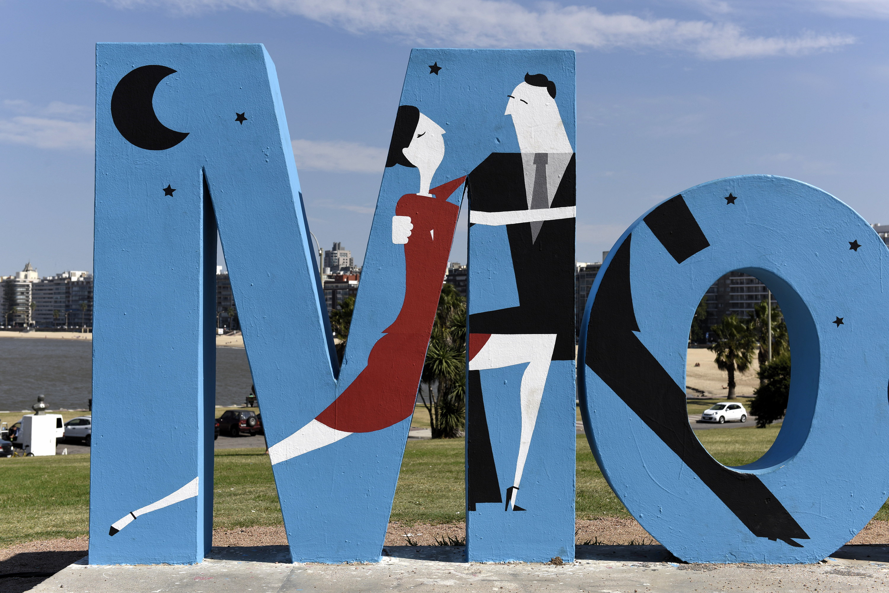 Inauguración de la intervención en las letras de Montevideo por los 100 años de la Cumparsita.