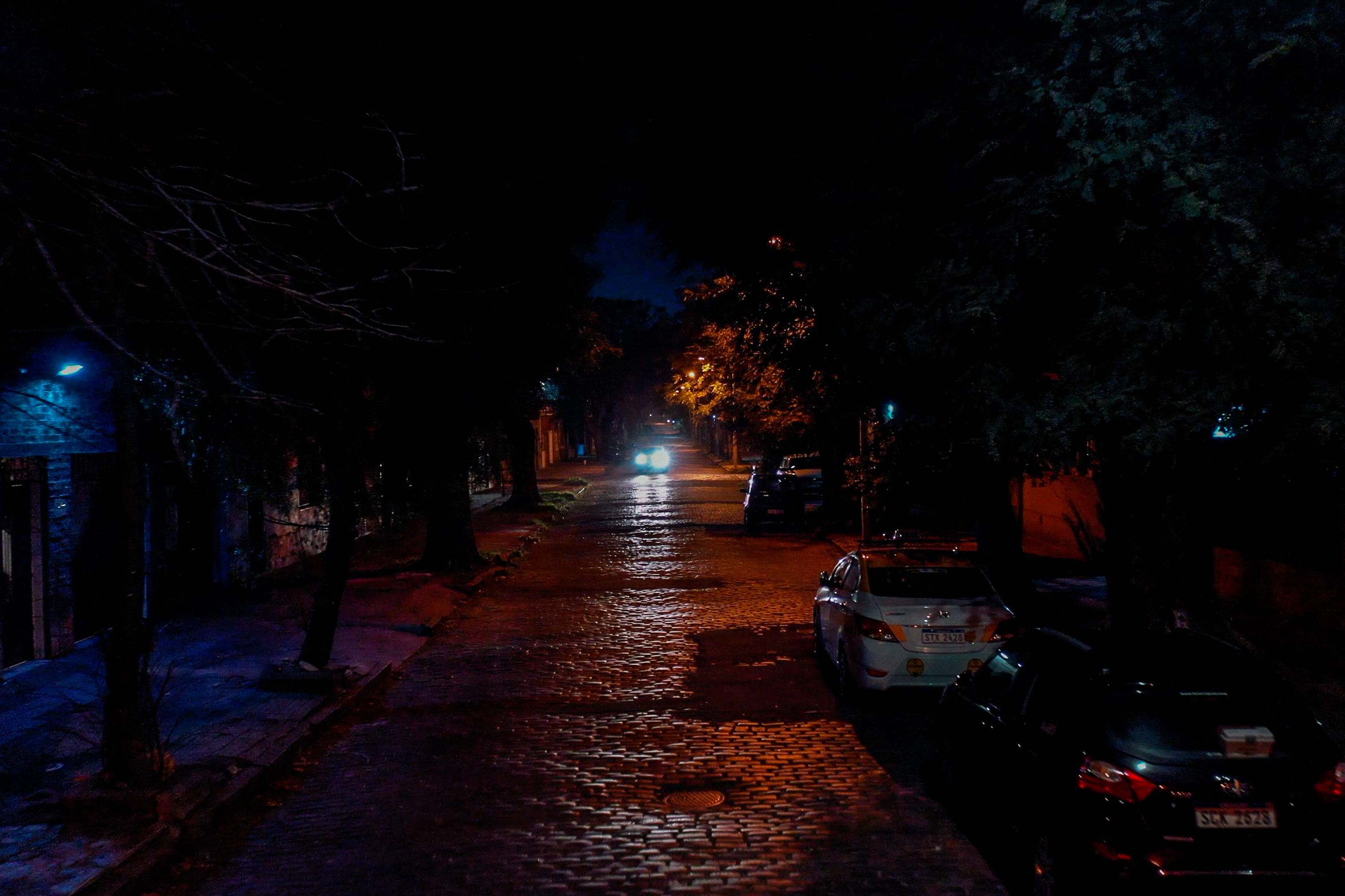 Luminarias de mercurio y sodio en la calle Cubo del Sur