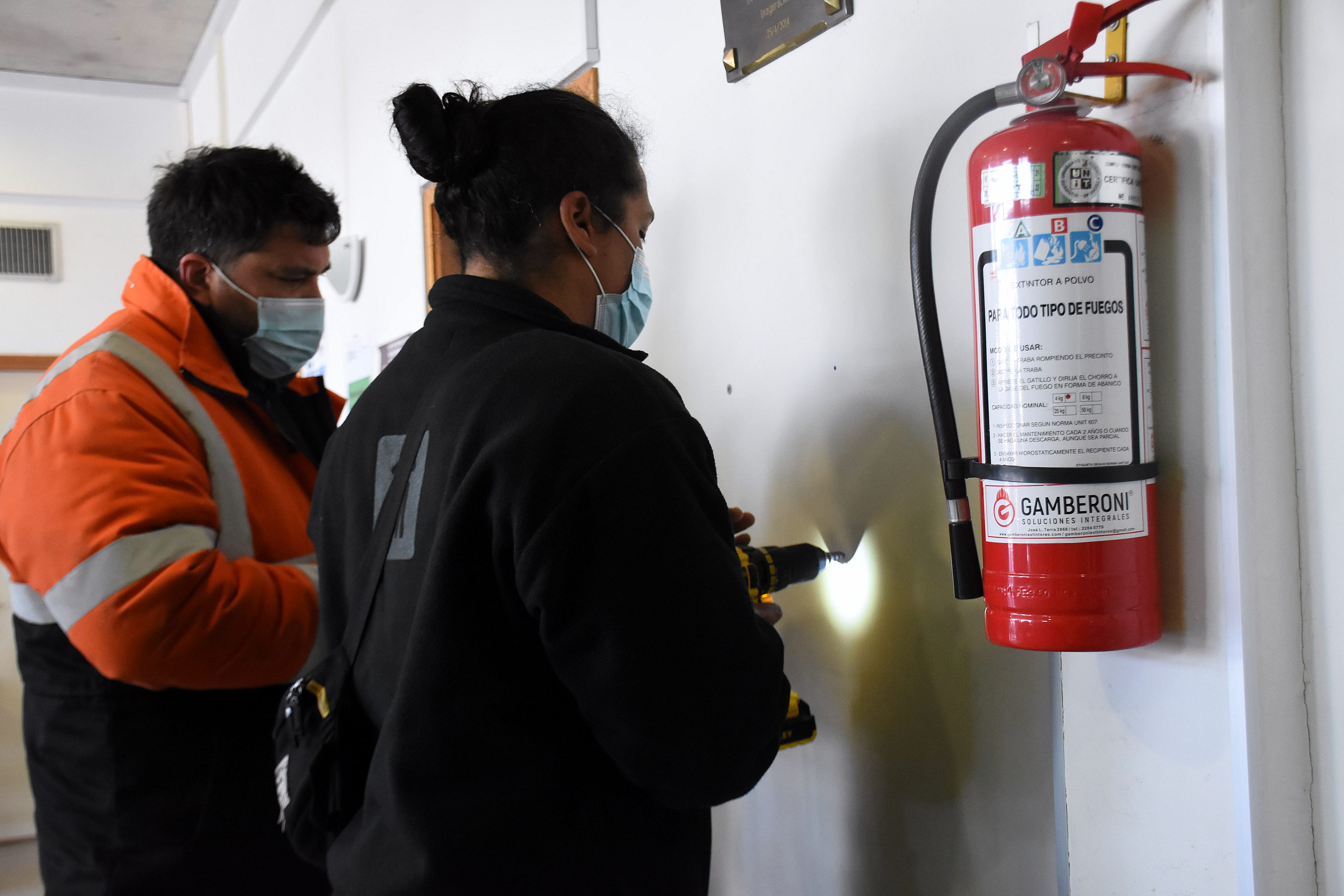 Fundación &quot;Escuelas Vinculadas&quot; dona desfibrilador a la Policlínica Casavalle