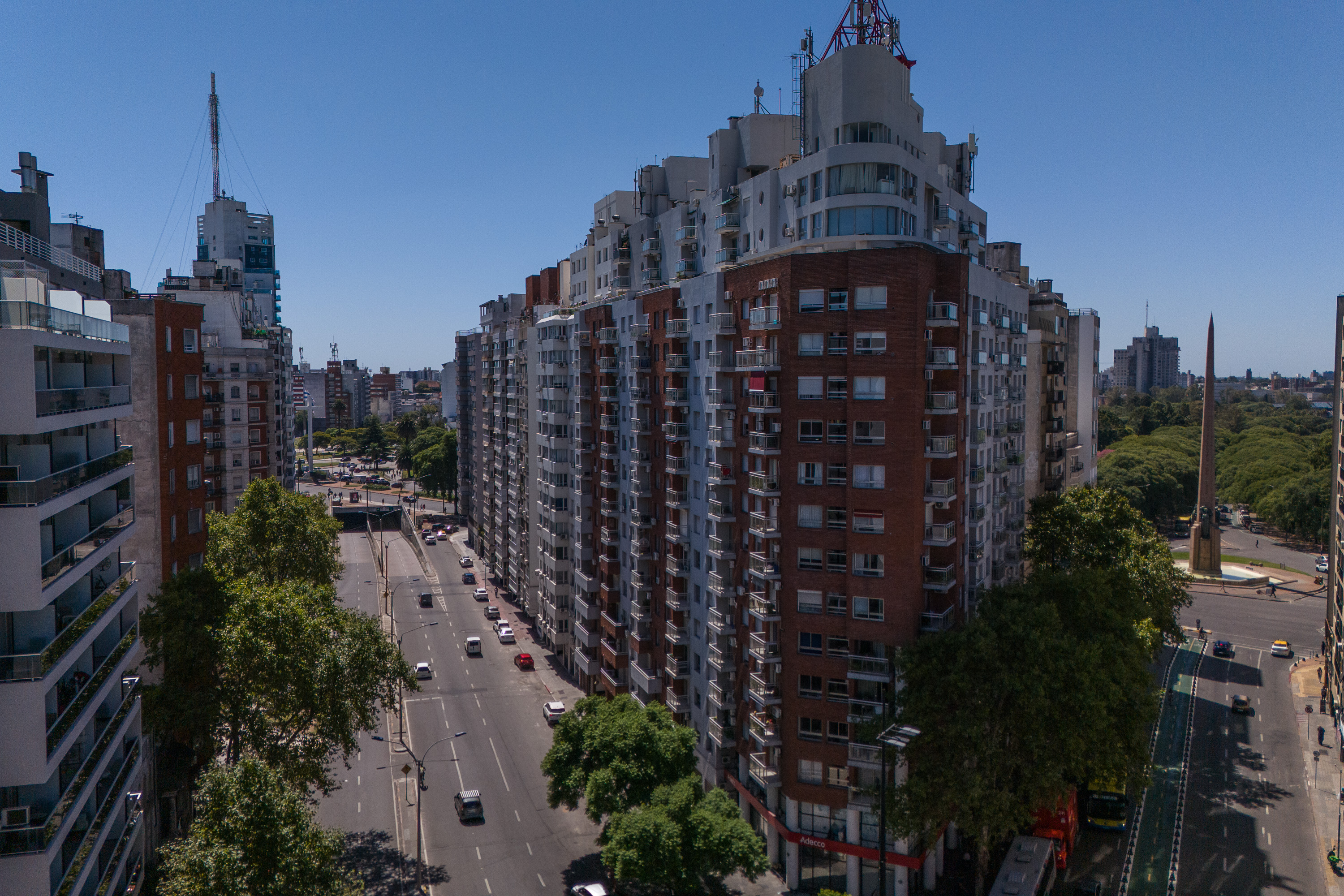 Vista aérea del Obelisco a los Constituyentes de 1830