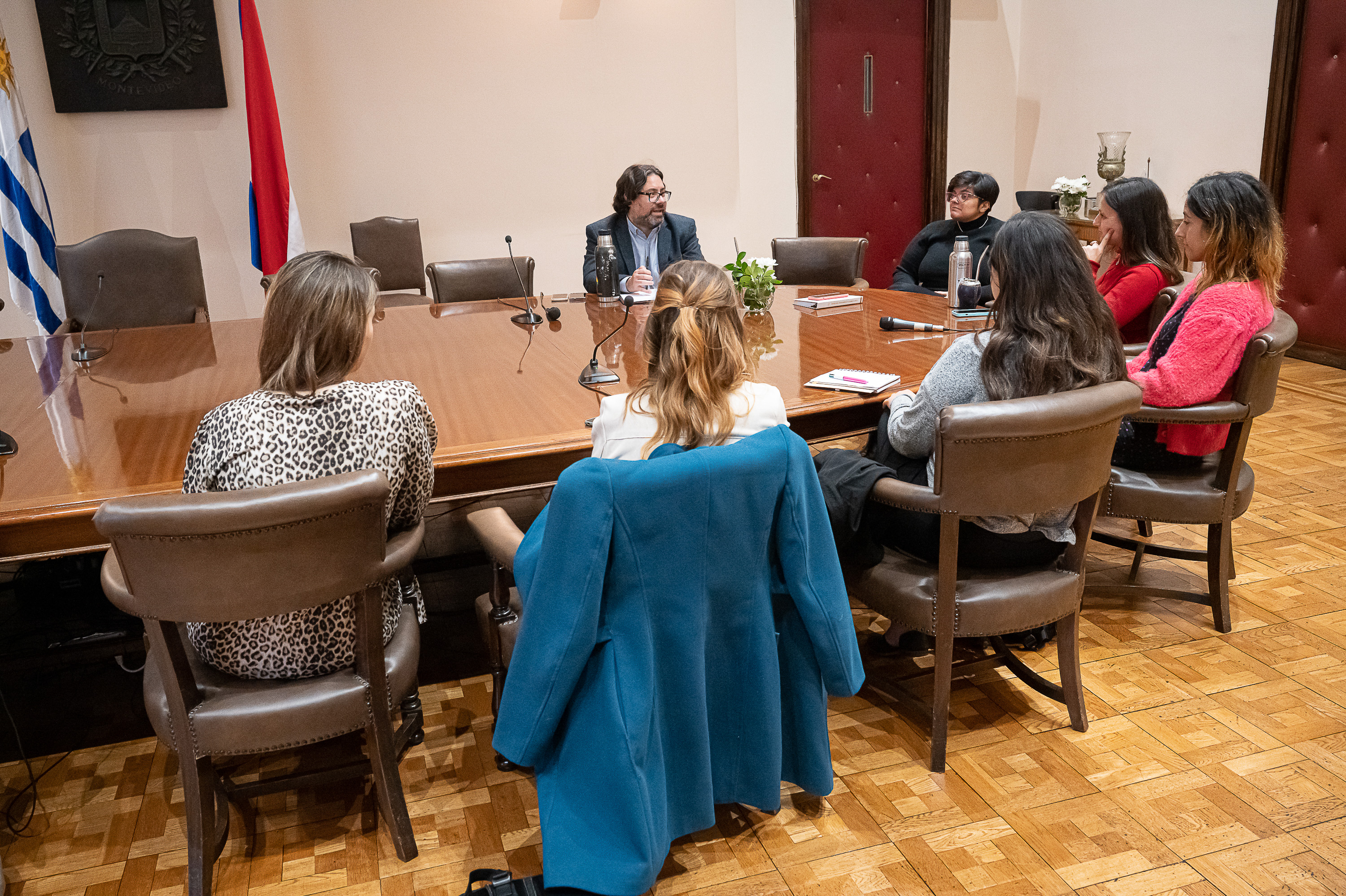 Mauricio Zunino (i) y Virginia Cardozo en reunión con representantes de Vital Strategies	