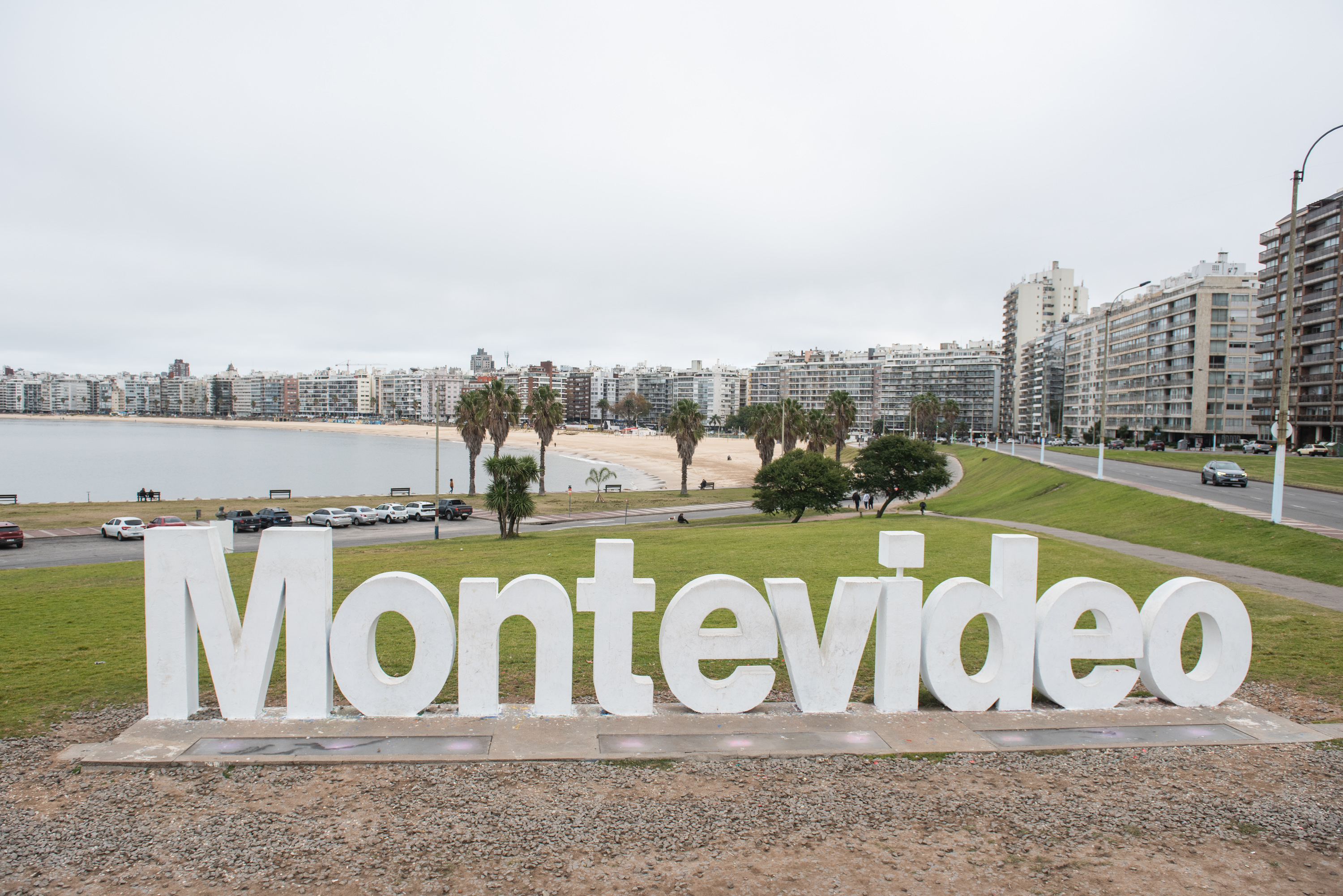 Cartel Montevideo en Kibón