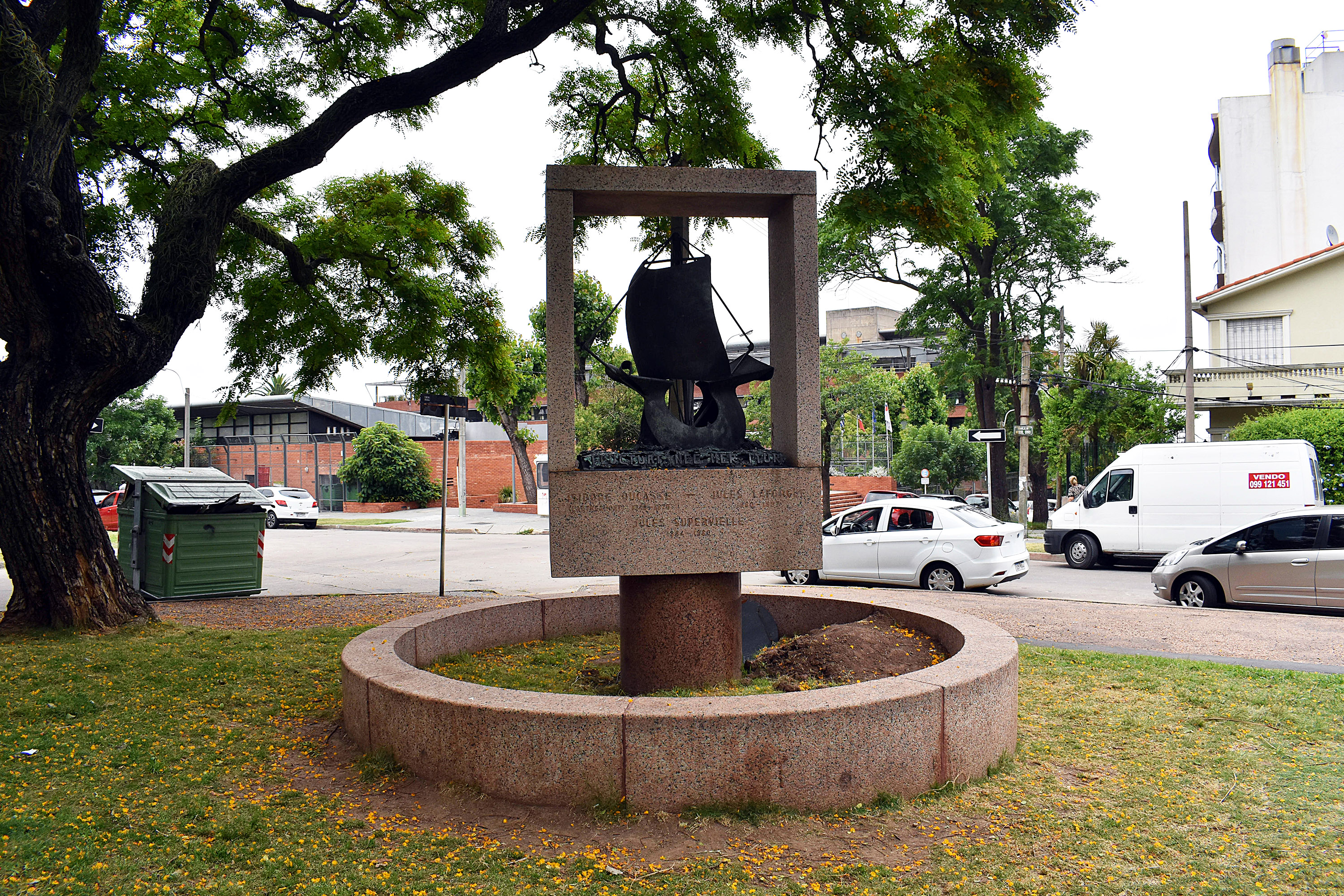 Monumento a Poetas Franco Uruguayos