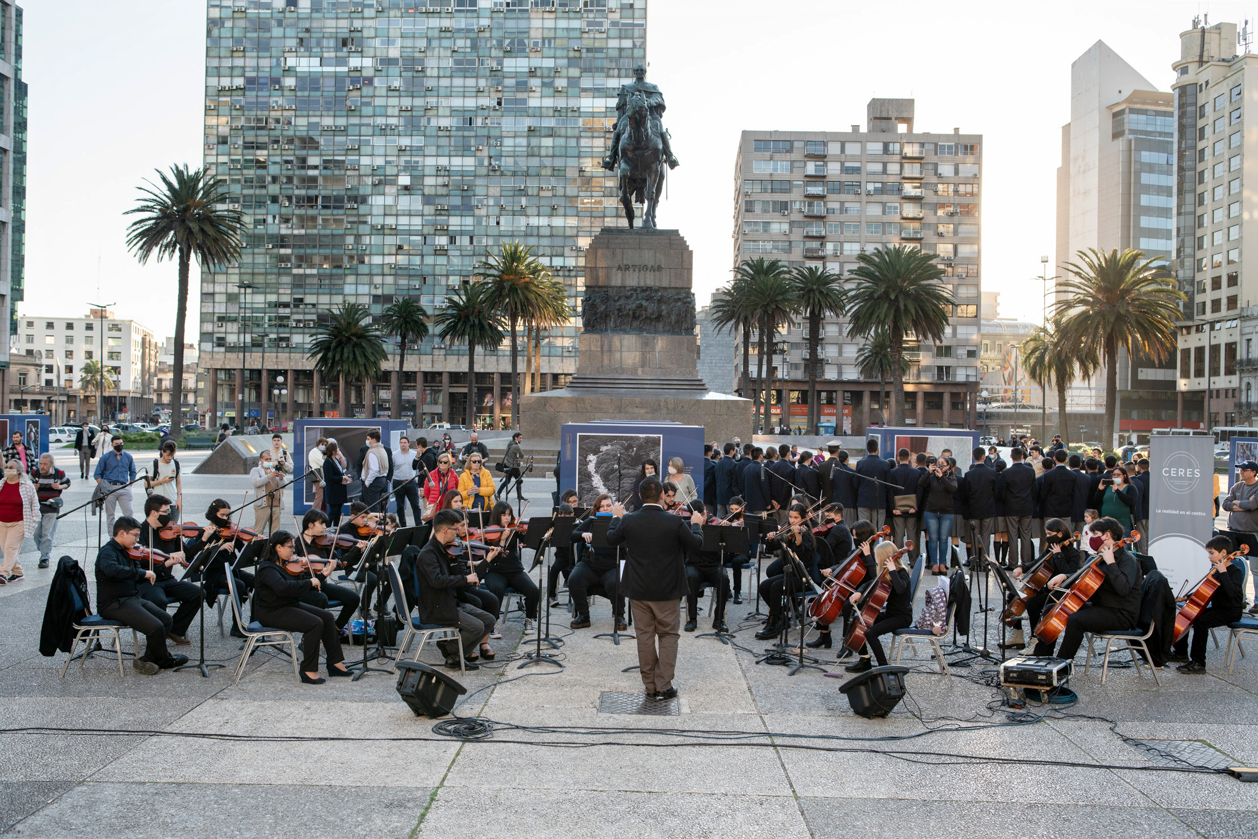 Orquesta juvenil en Plaza Independencia