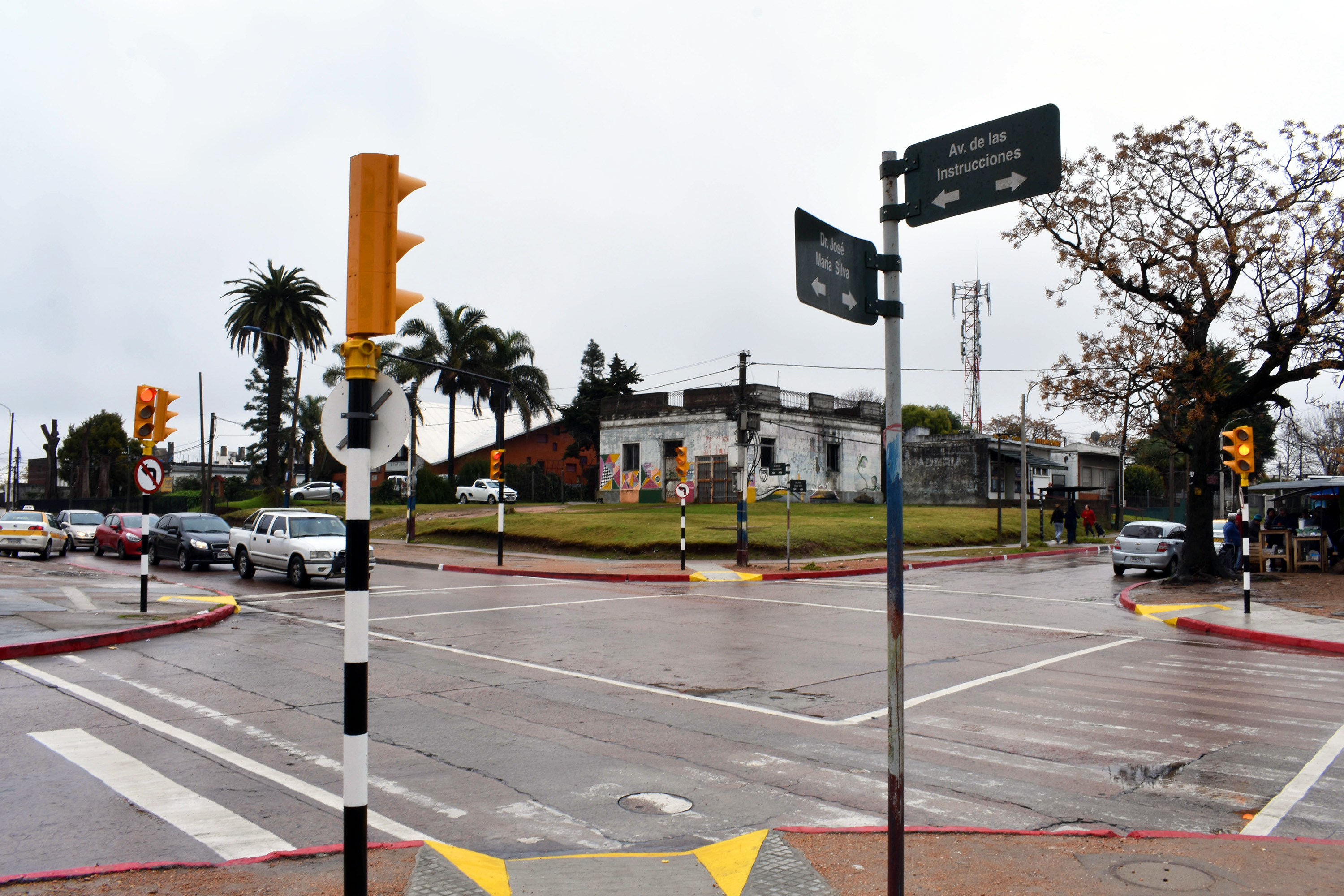 Nuevos semáforos en José María Silva y Av.de las Instrucciones